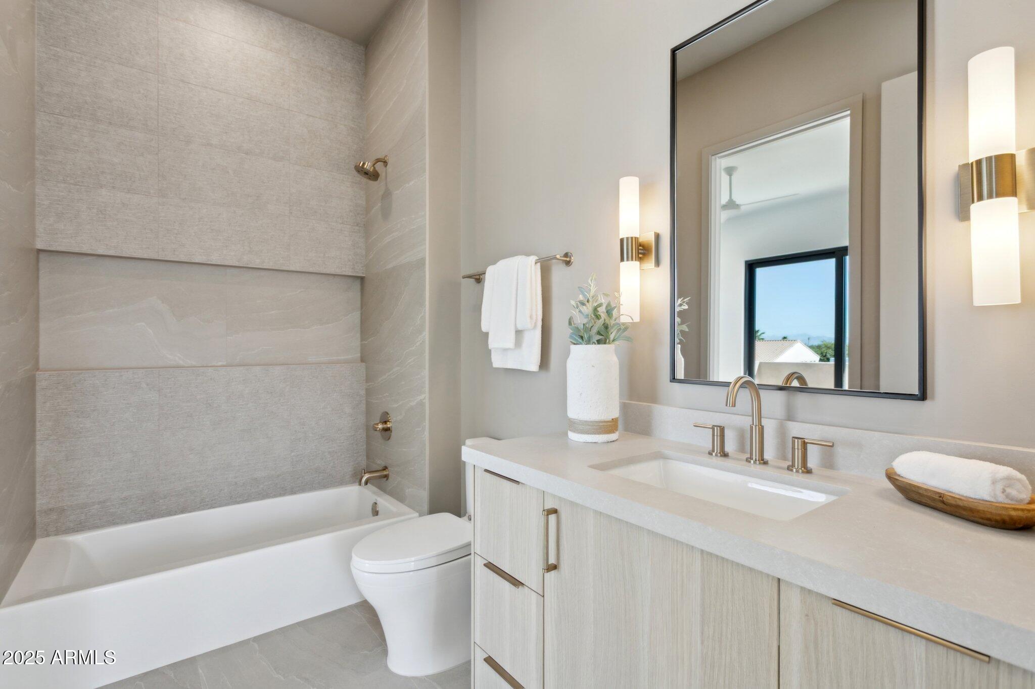 1830 E PALMAIRE Avenue