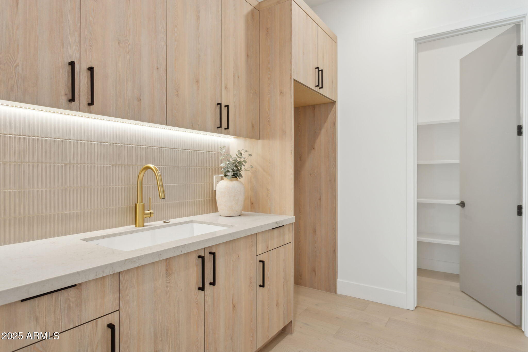 1830 E PALMAIRE Avenue