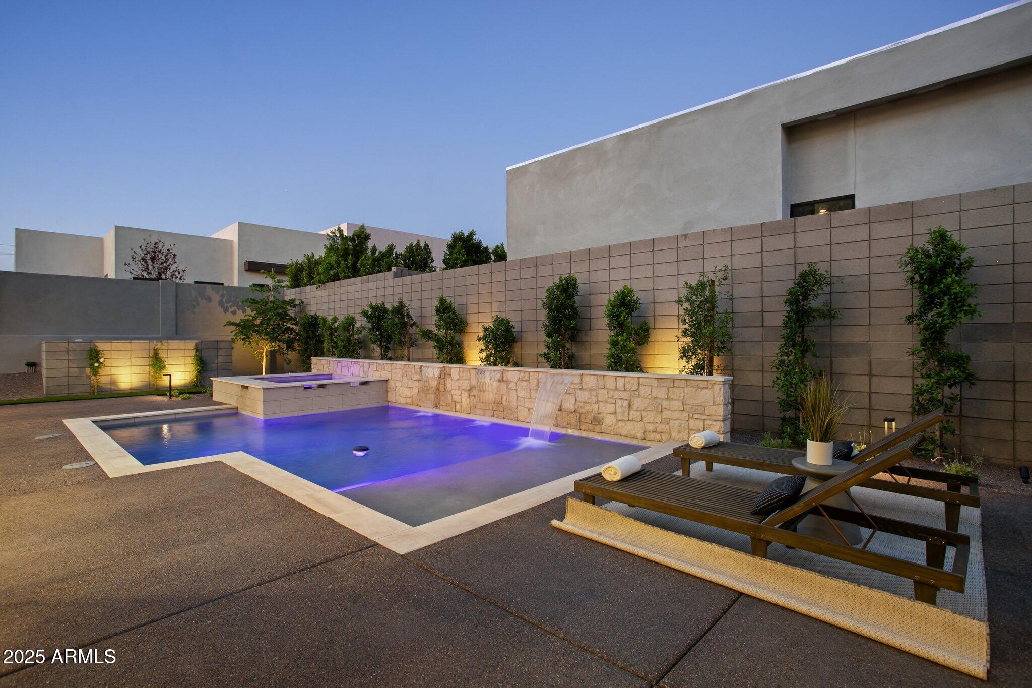 1830 E PALMAIRE Avenue