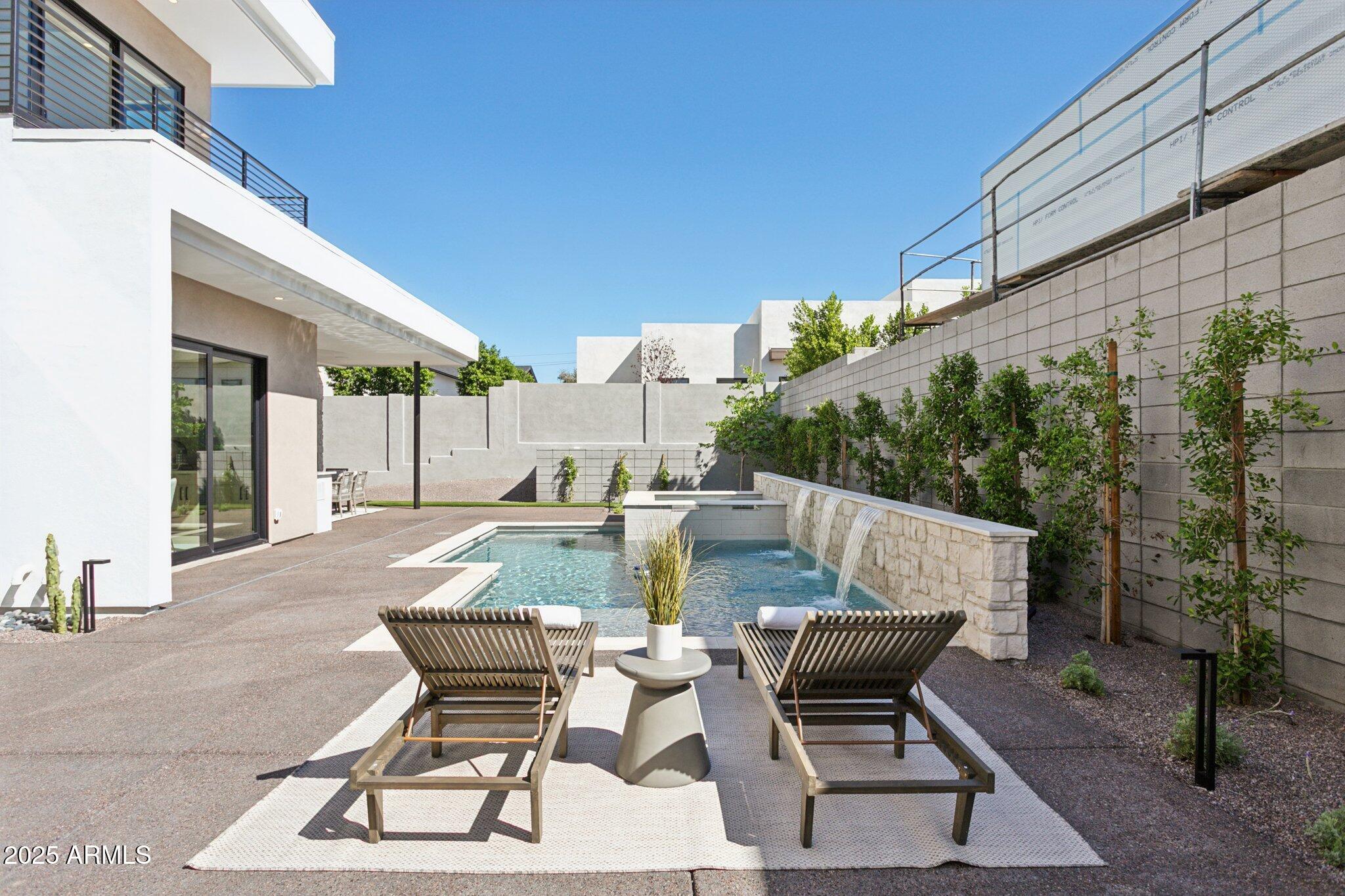 1830 E PALMAIRE Avenue