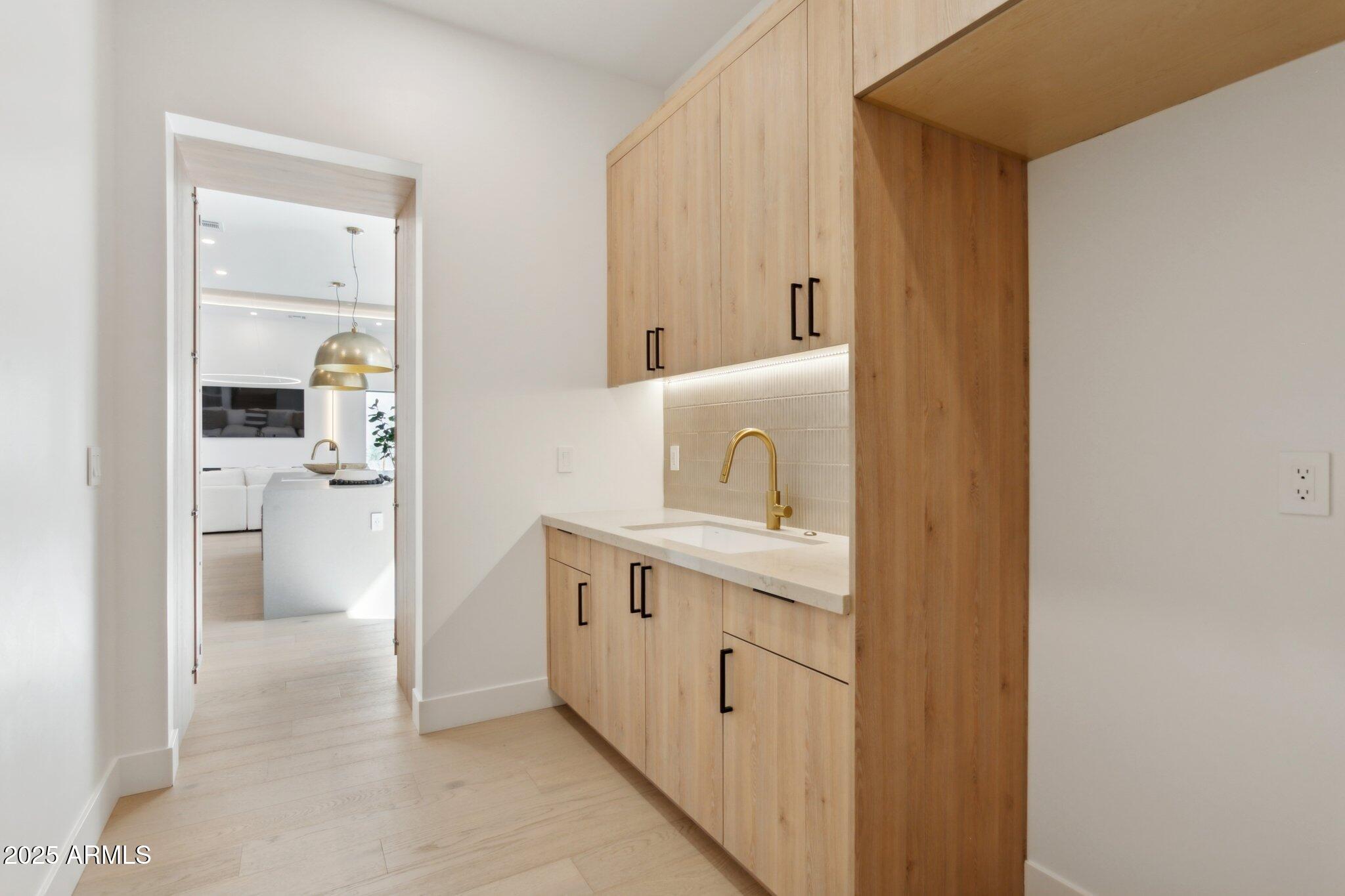 1830 E PALMAIRE Avenue