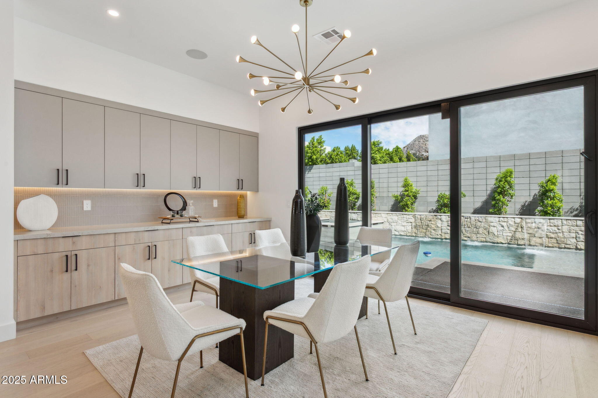 1830 E PALMAIRE Avenue