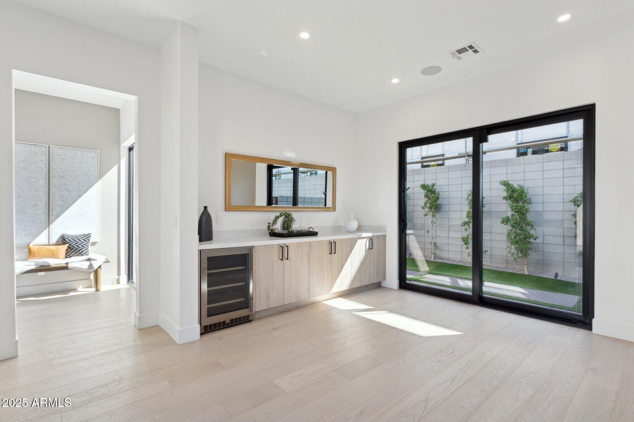 1830 E PALMAIRE Avenue