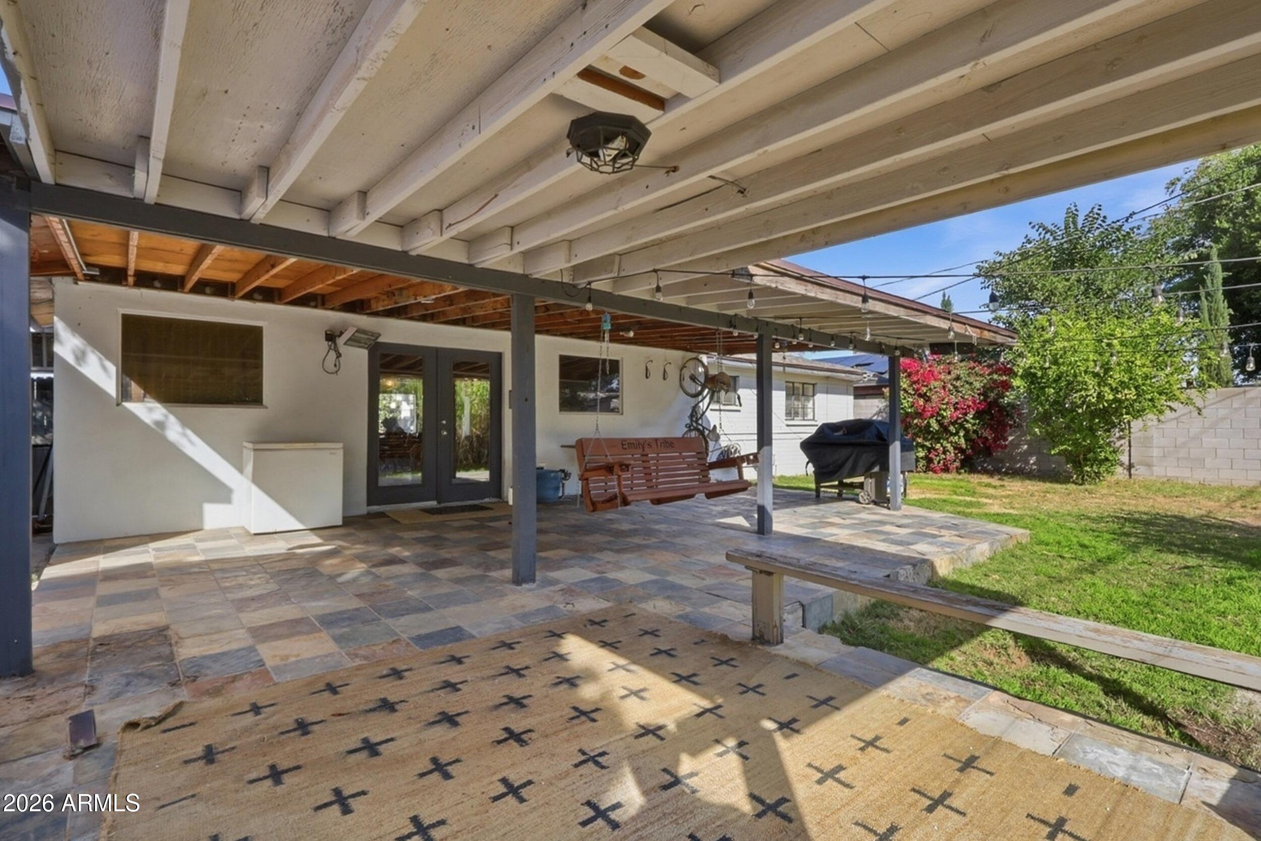 1831 E MINNEZONA Avenue