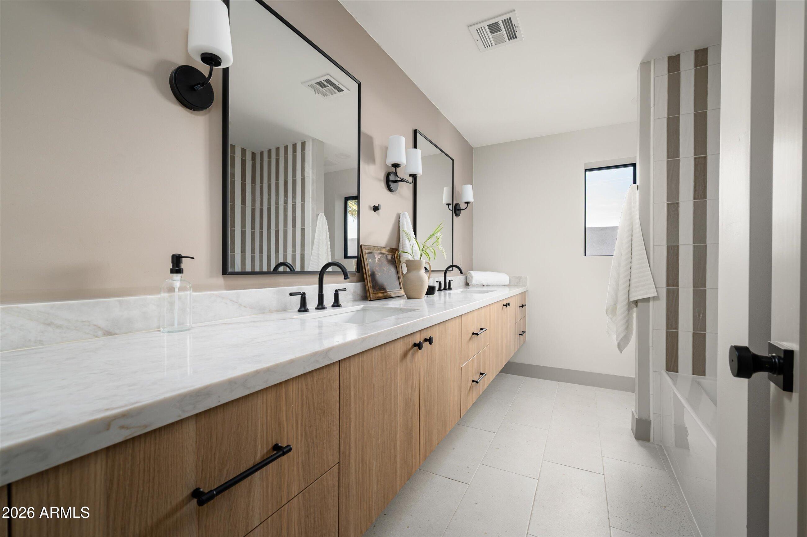 7121 E LARKSPUR Drive