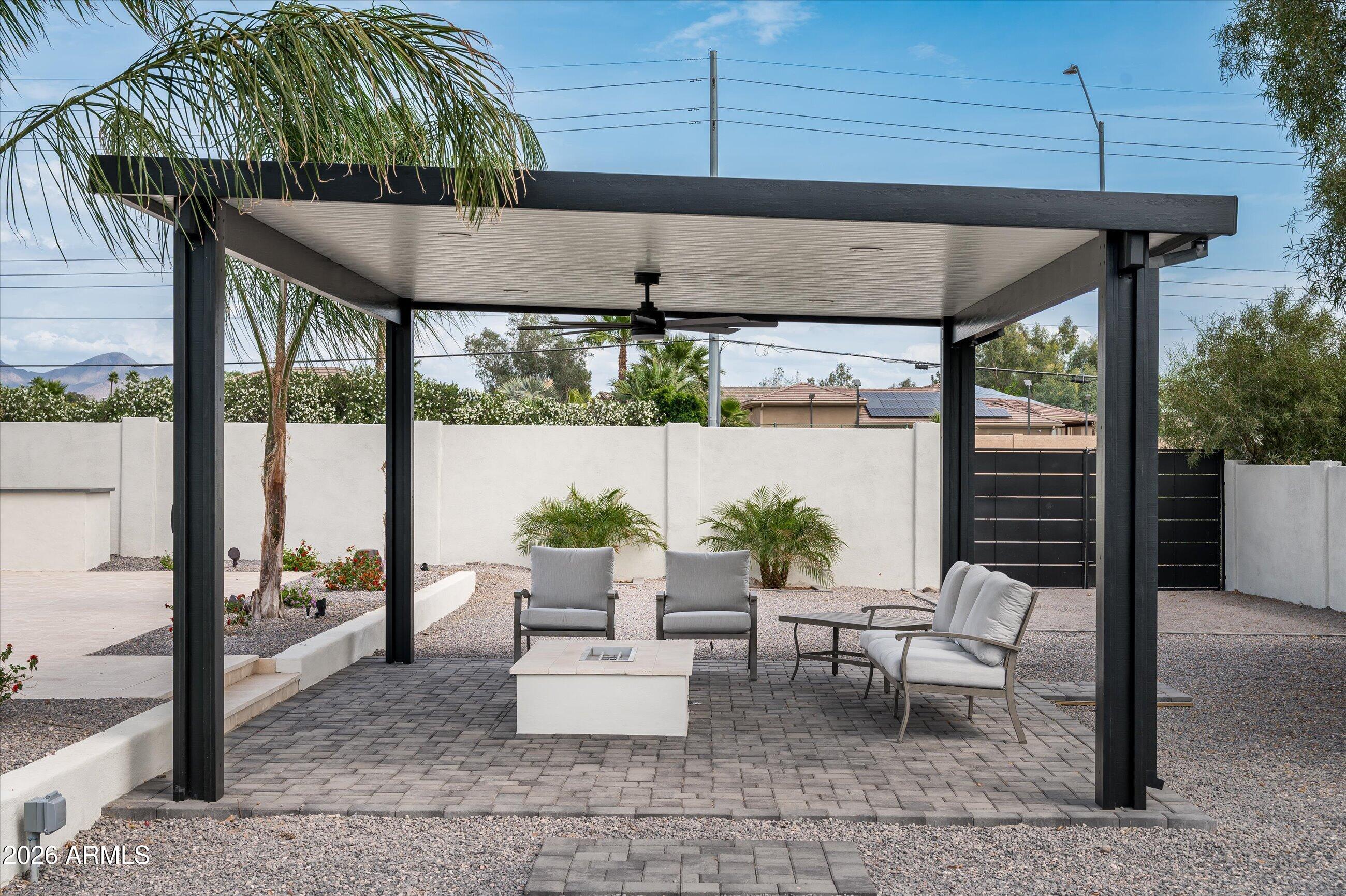 7121 E LARKSPUR Drive