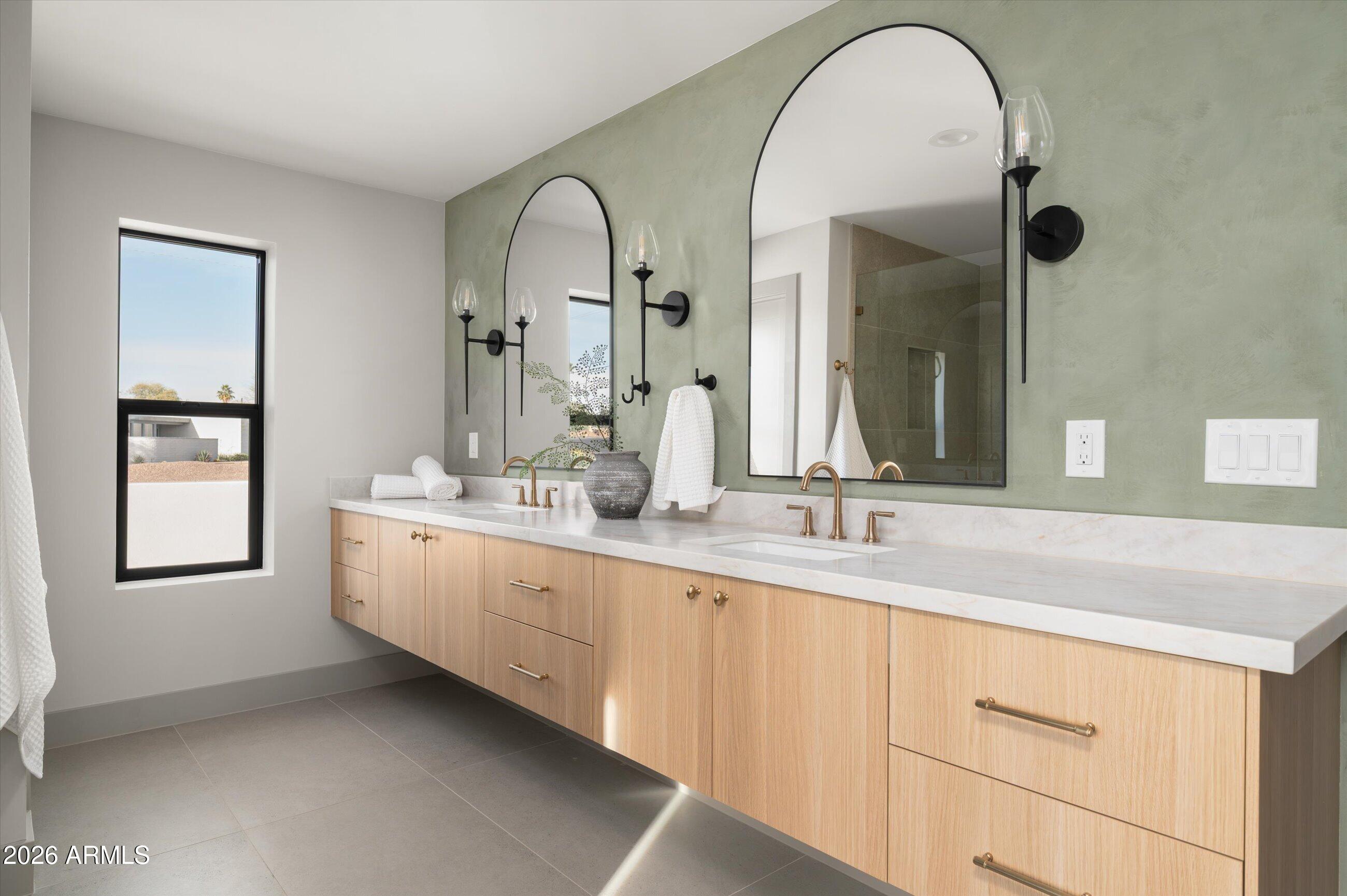 7121 E LARKSPUR Drive