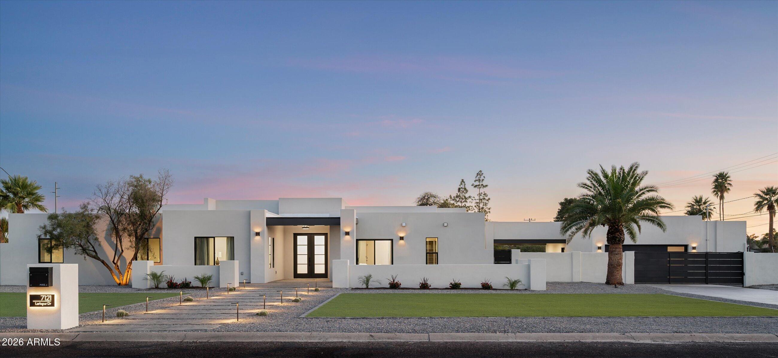 7121 E LARKSPUR Drive