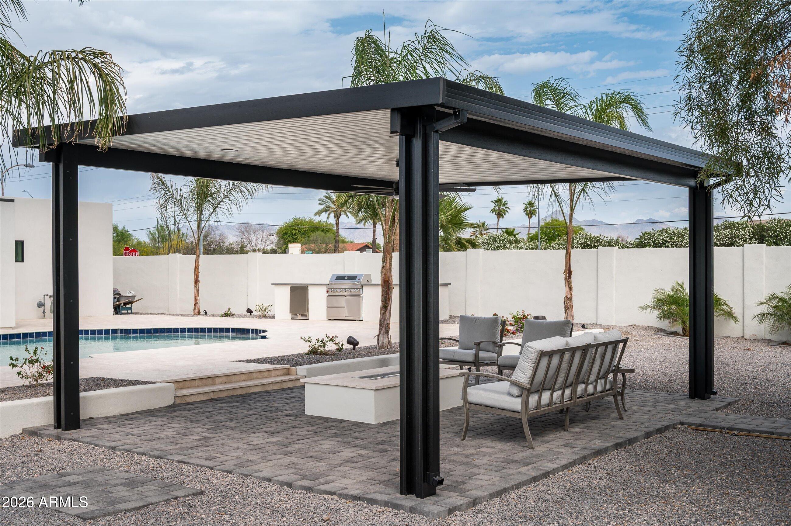 7121 E LARKSPUR Drive