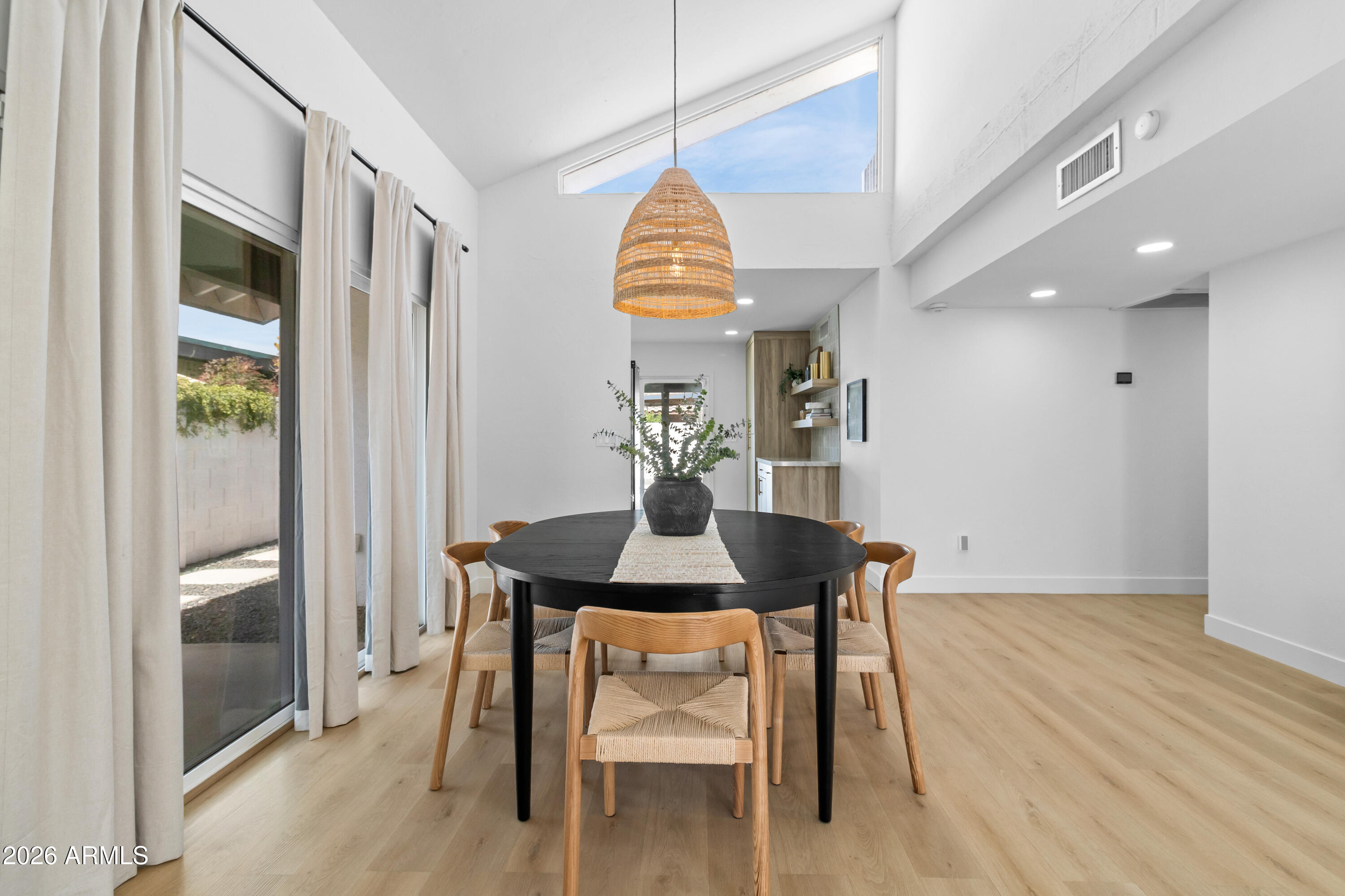 5508 E CAMBRIDGE Avenue