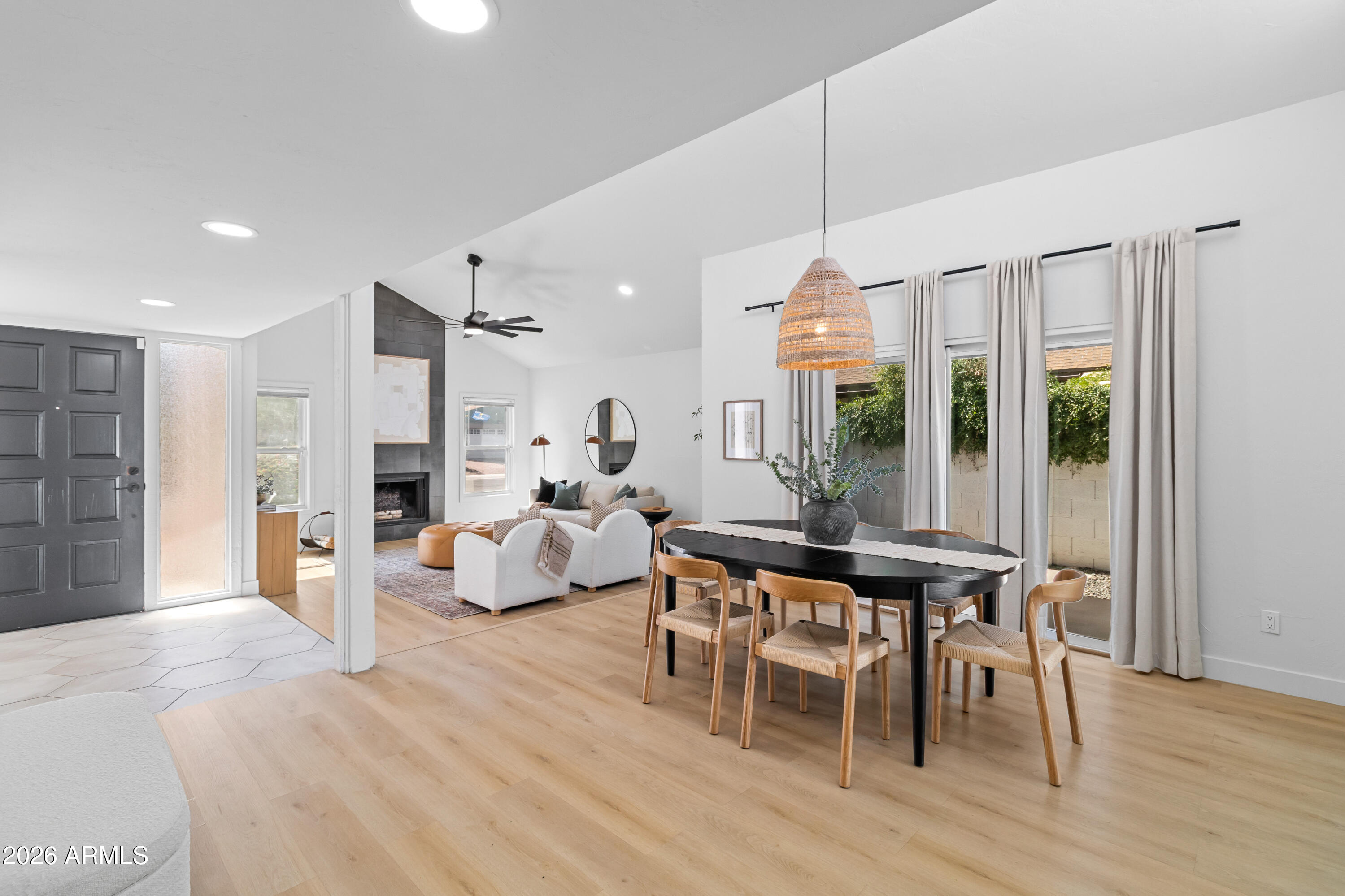 5508 E CAMBRIDGE Avenue