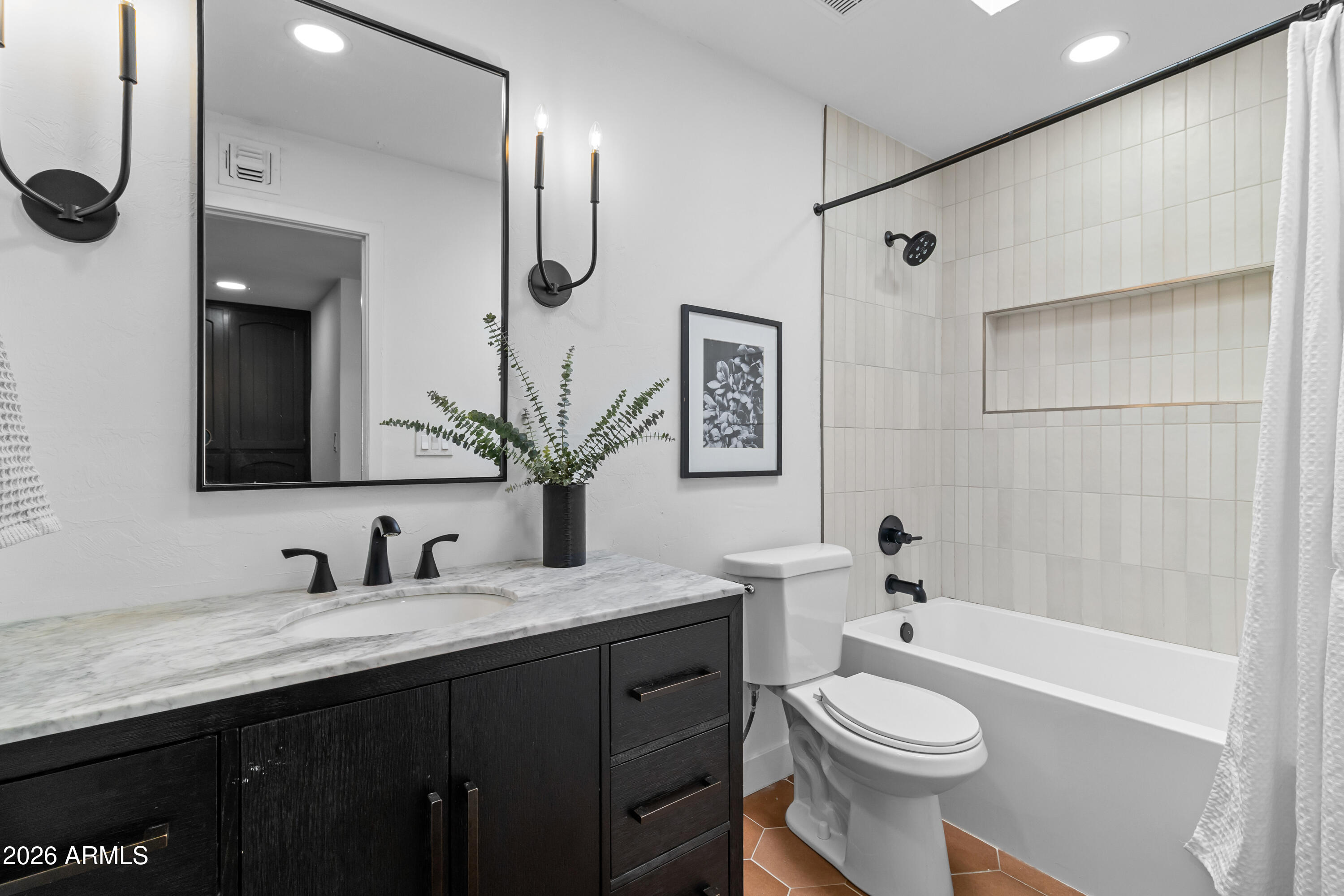 5508 E CAMBRIDGE Avenue