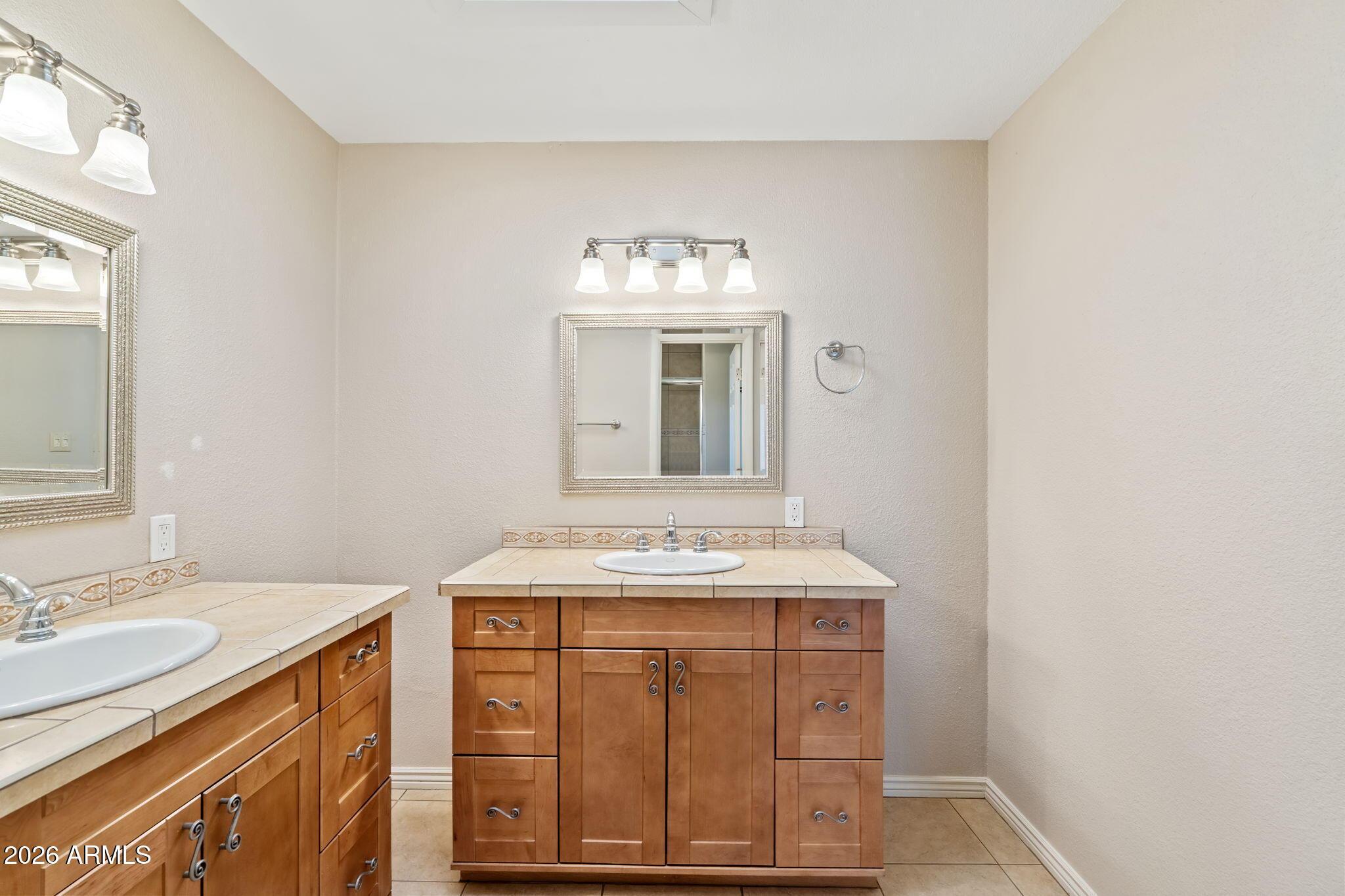 3007 N 84TH Place