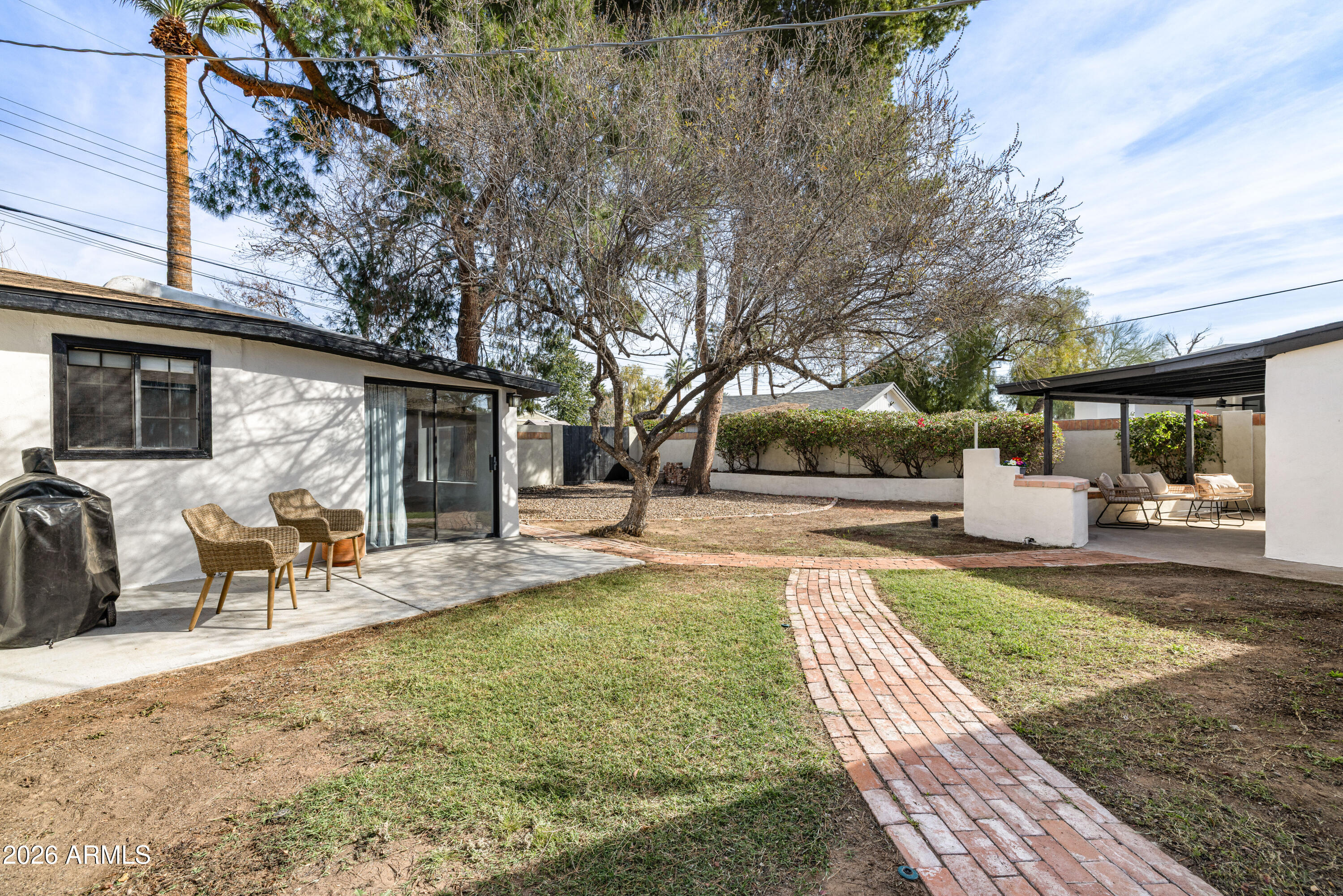 1118 E COLTER Street