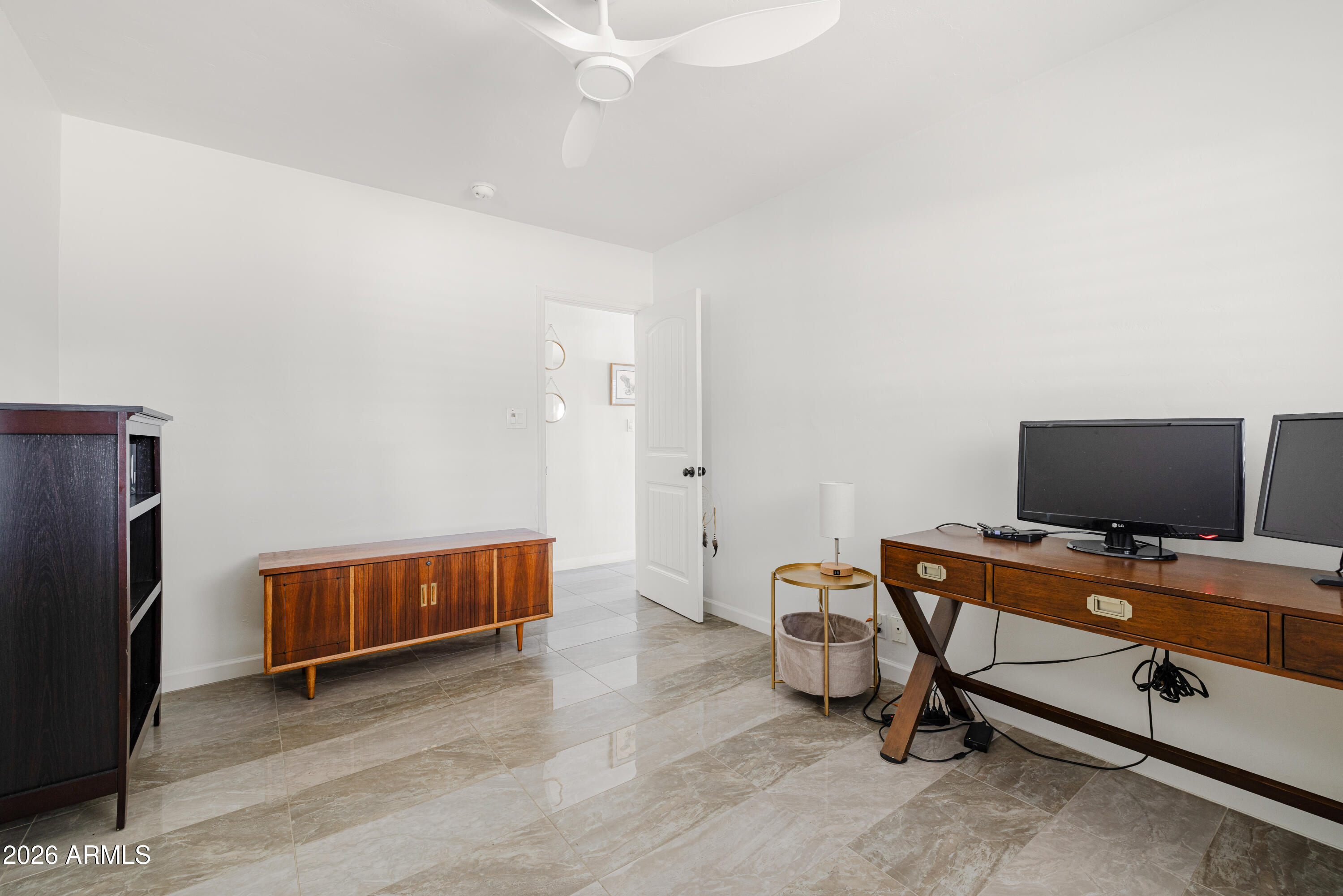 1118 E COLTER Street