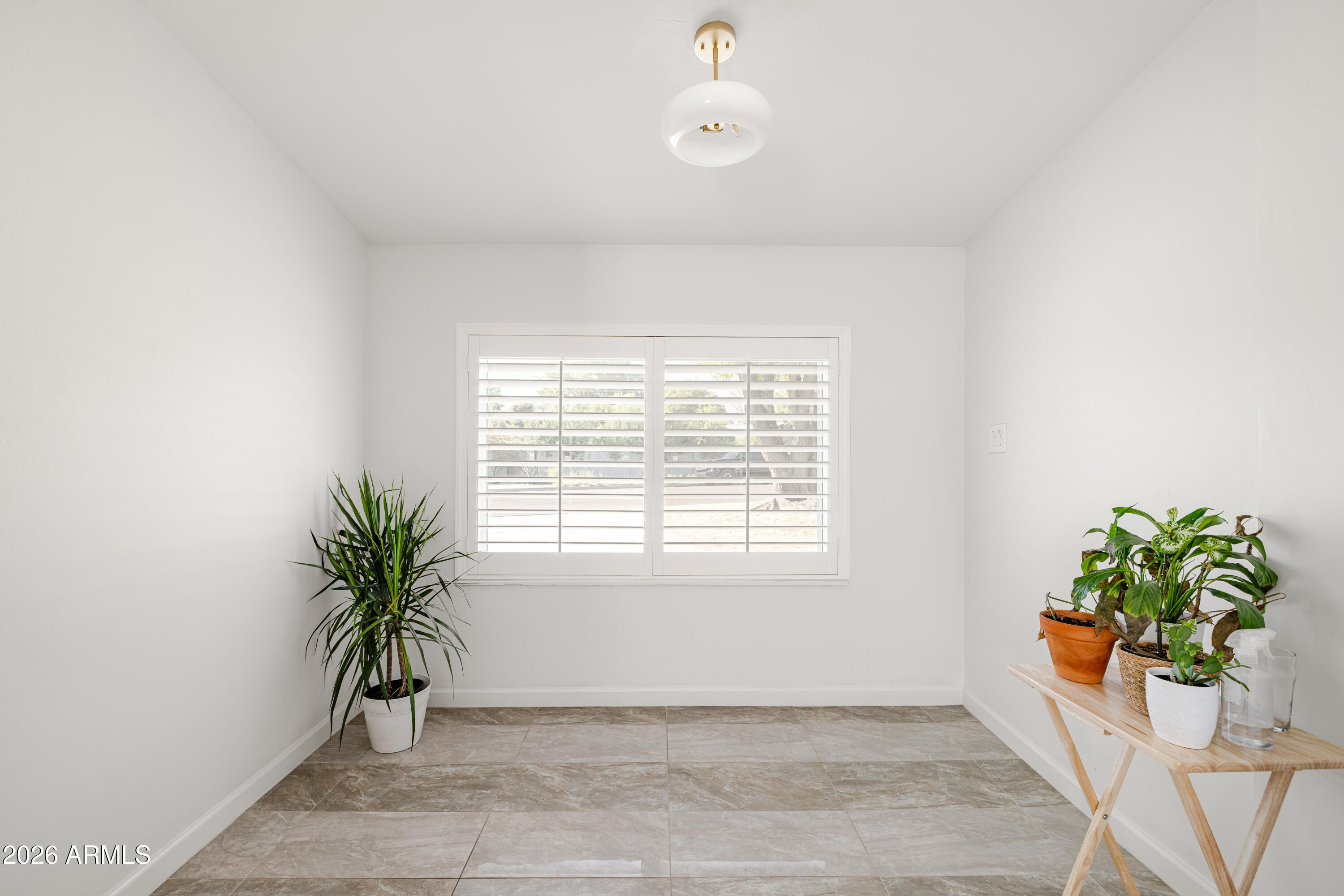 1118 E COLTER Street