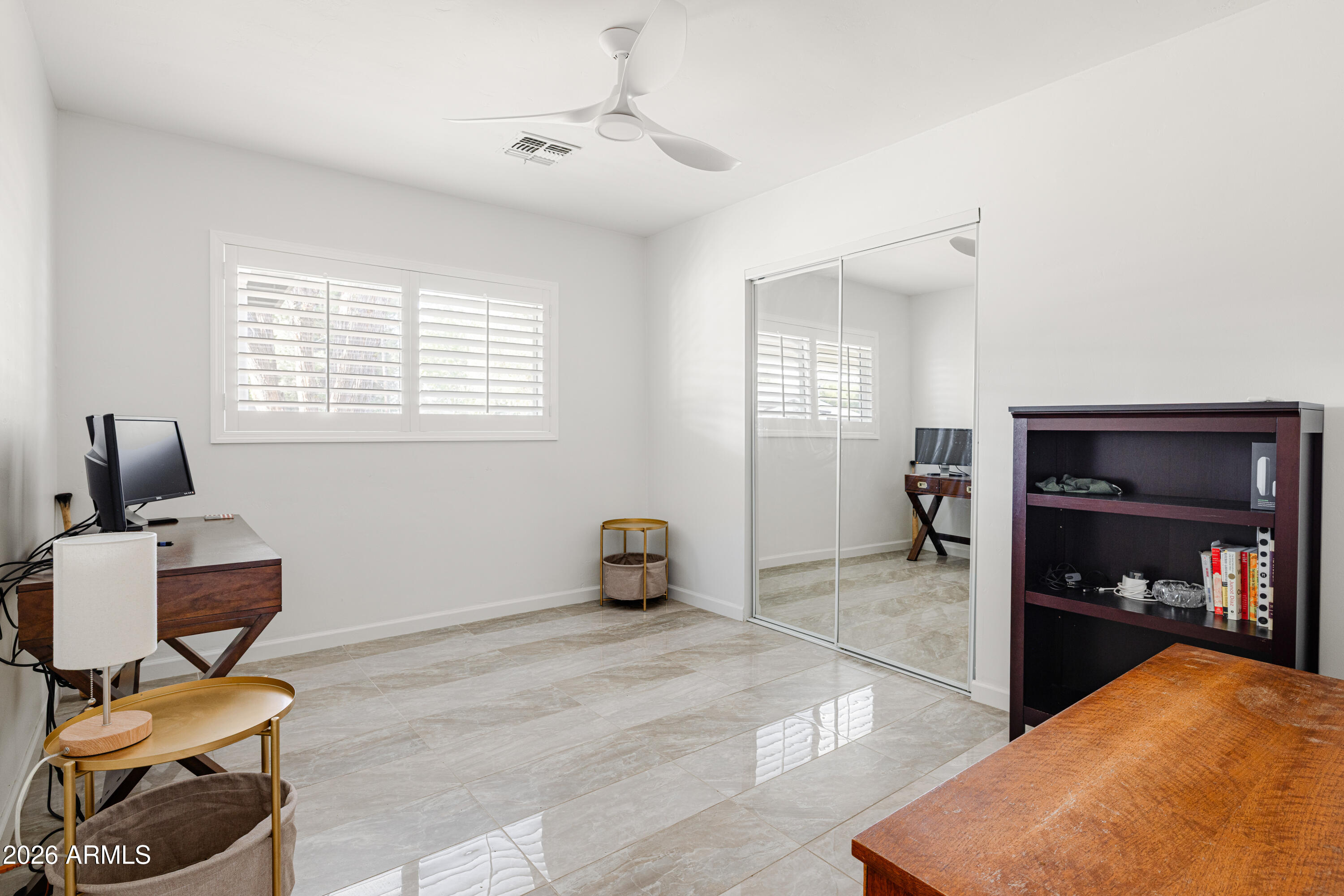 1118 E COLTER Street