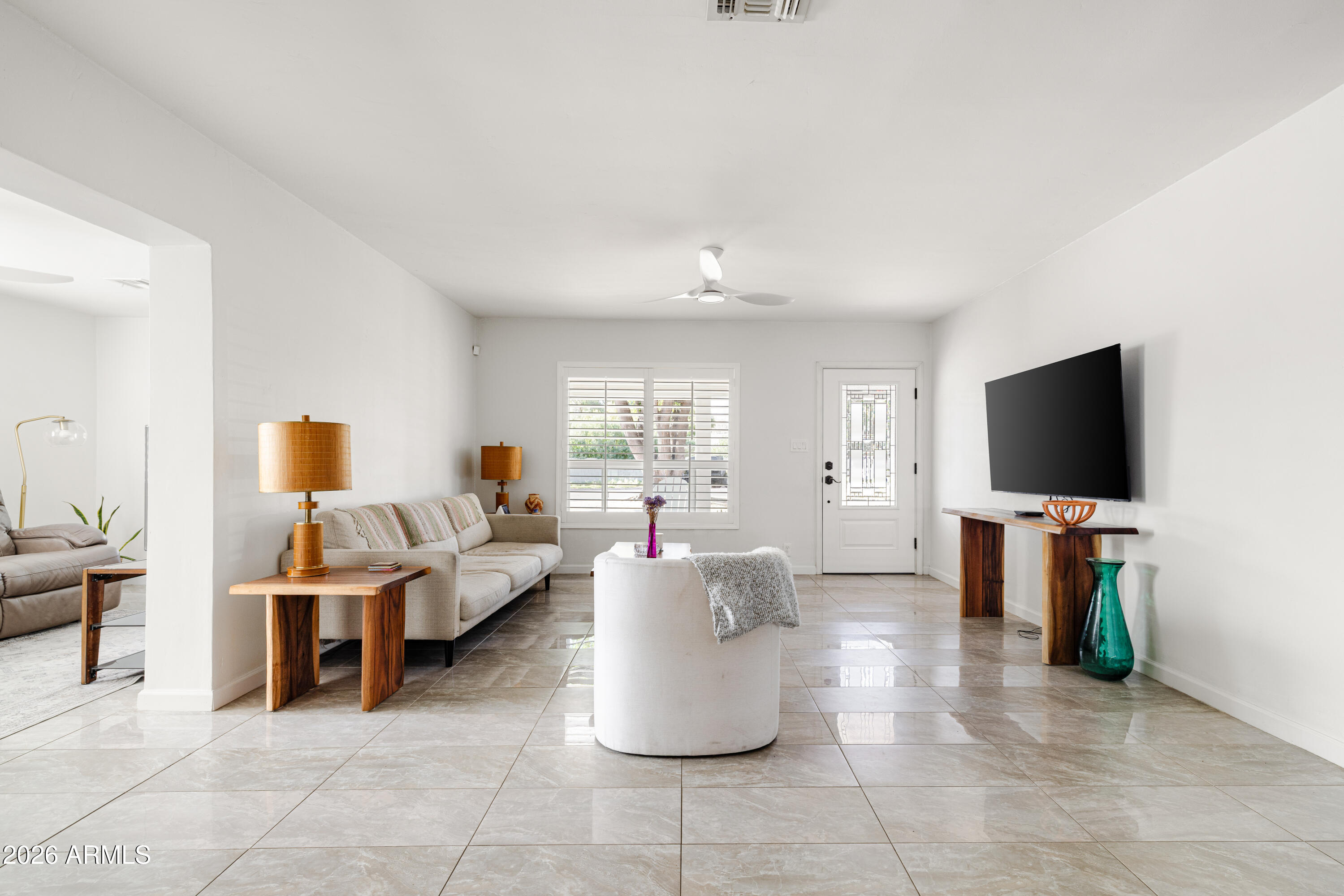 1118 E COLTER Street