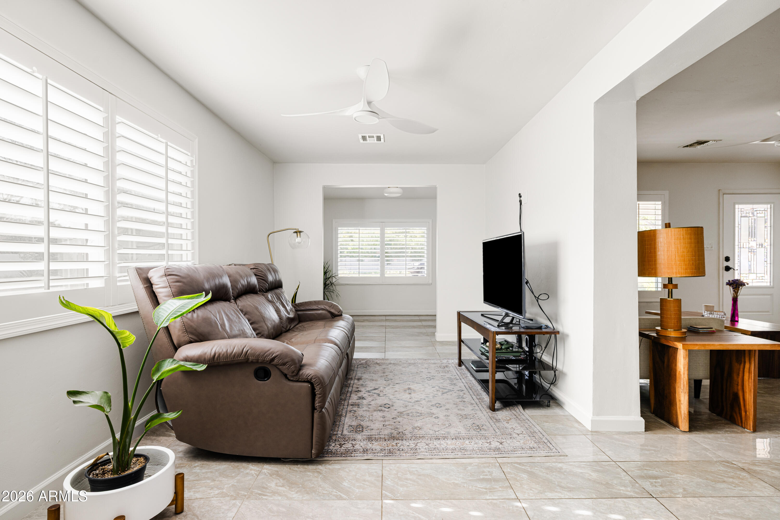 1118 E COLTER Street