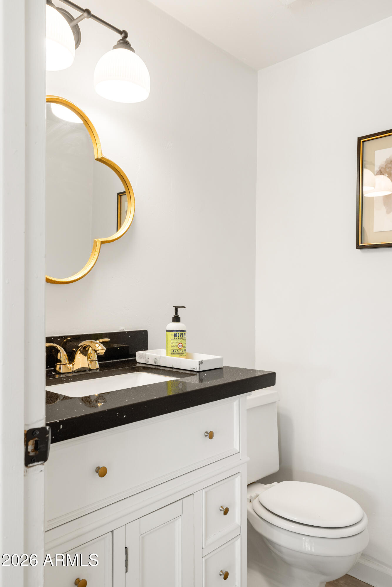 1118 E COLTER Street