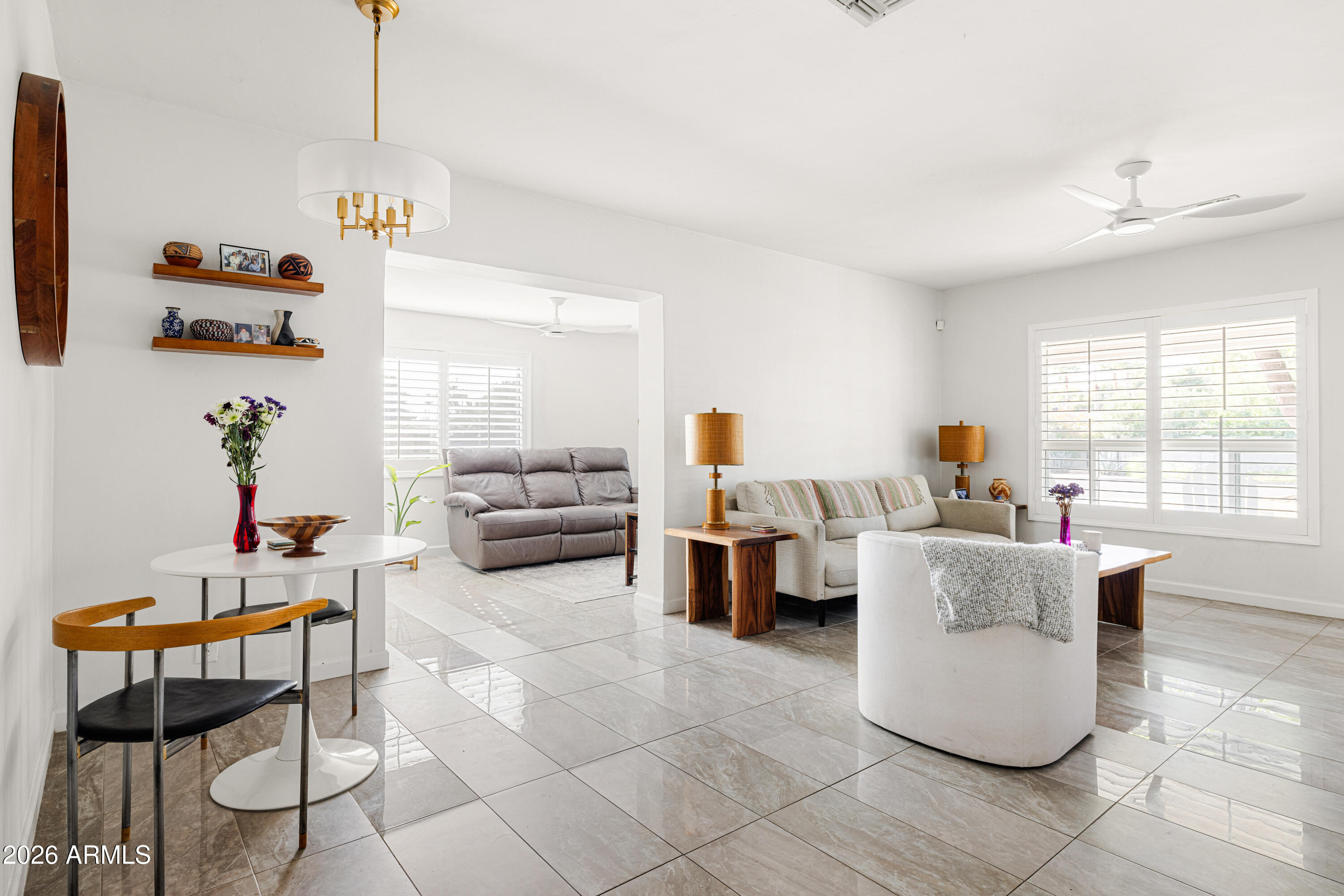 1118 E COLTER Street