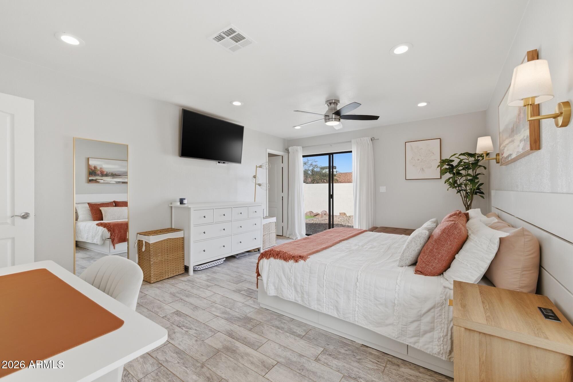 38 W HILLVIEW Street