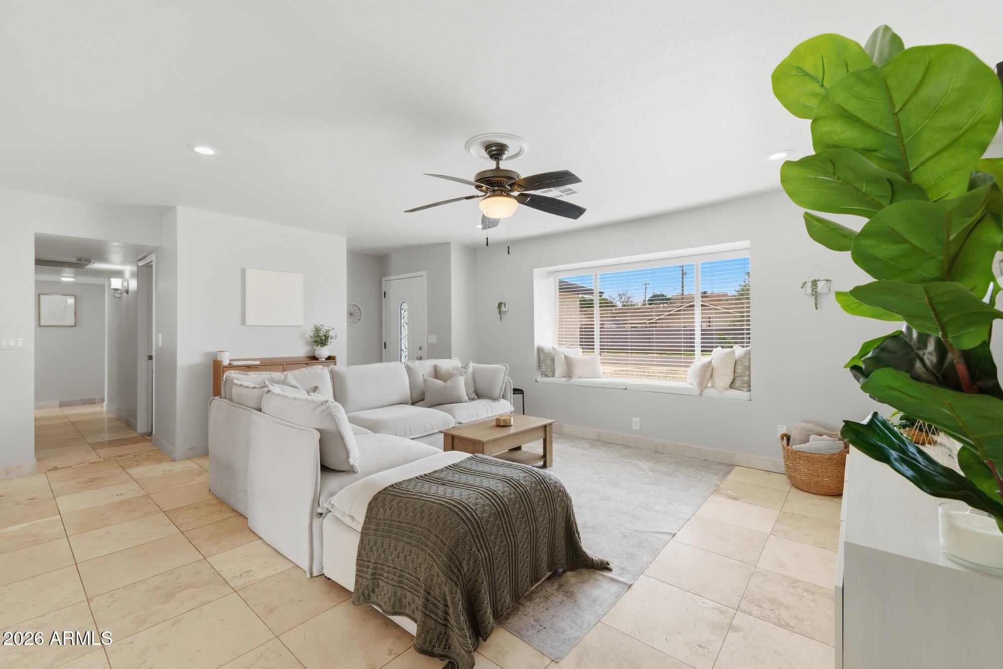 38 W HILLVIEW Street