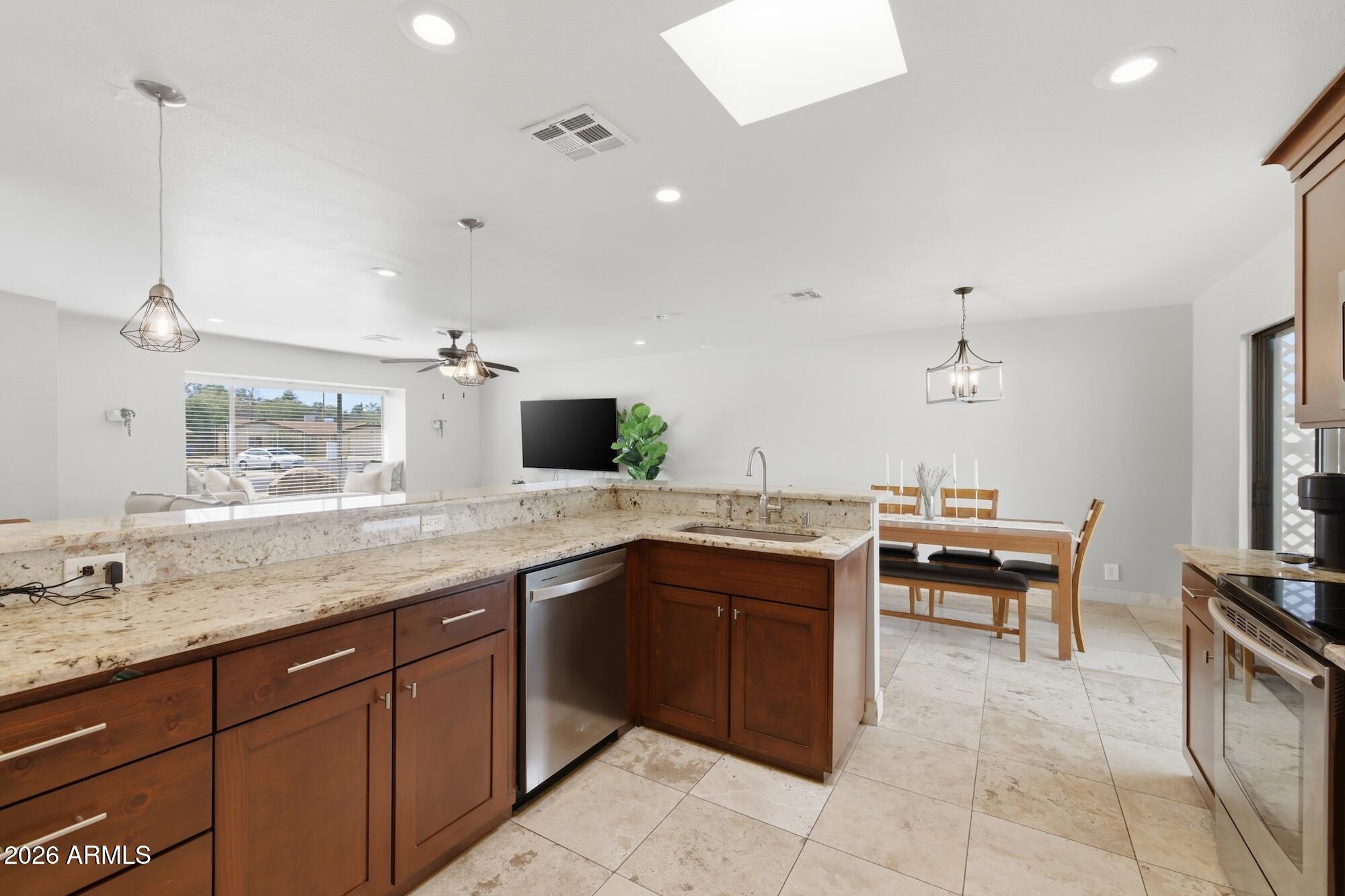 38 W HILLVIEW Street