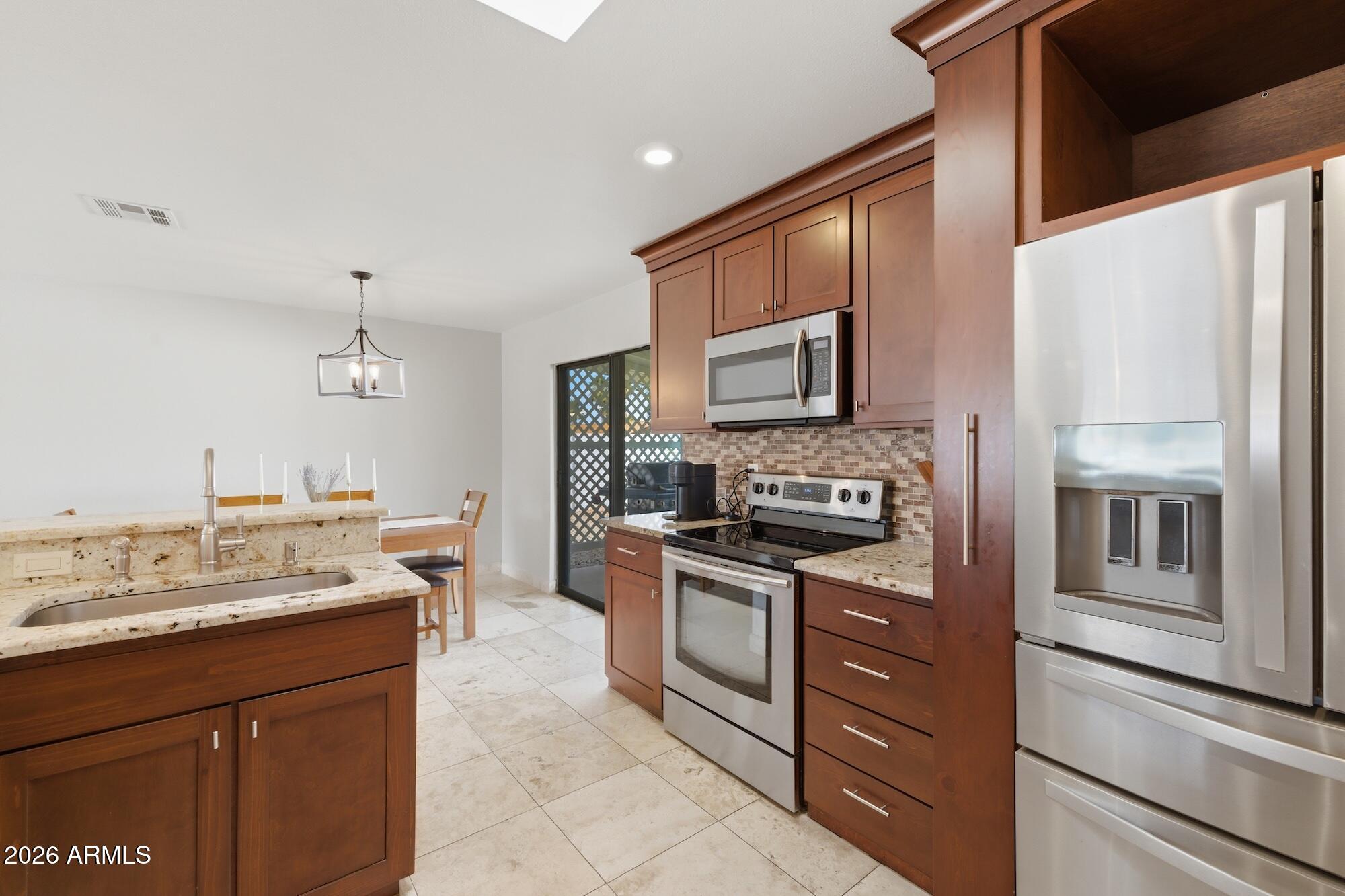 38 W HILLVIEW Street