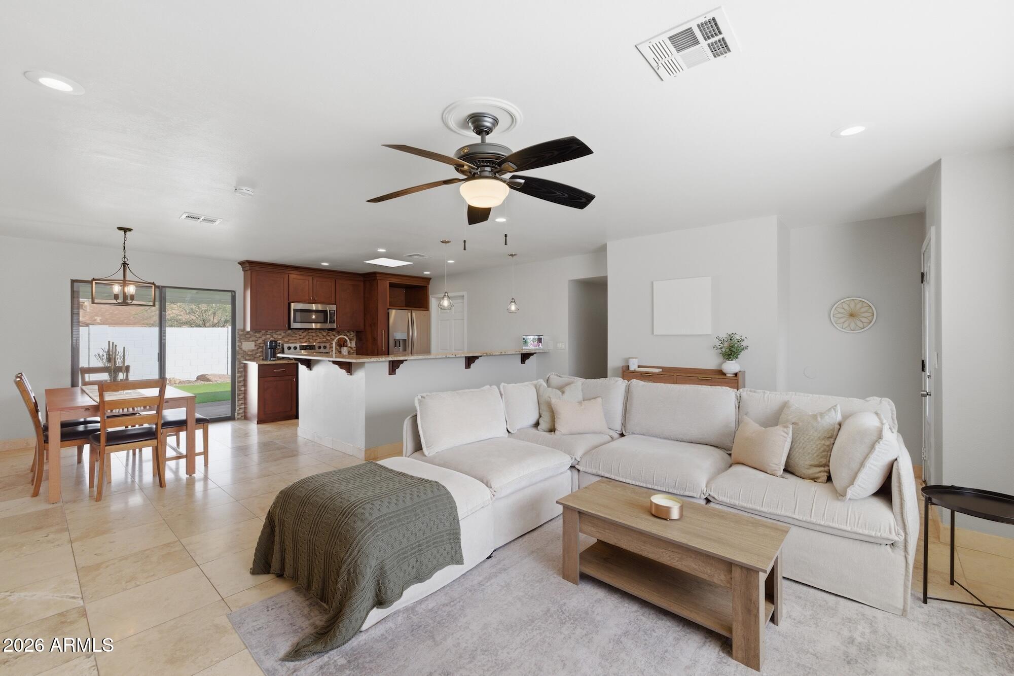 38 W HILLVIEW Street