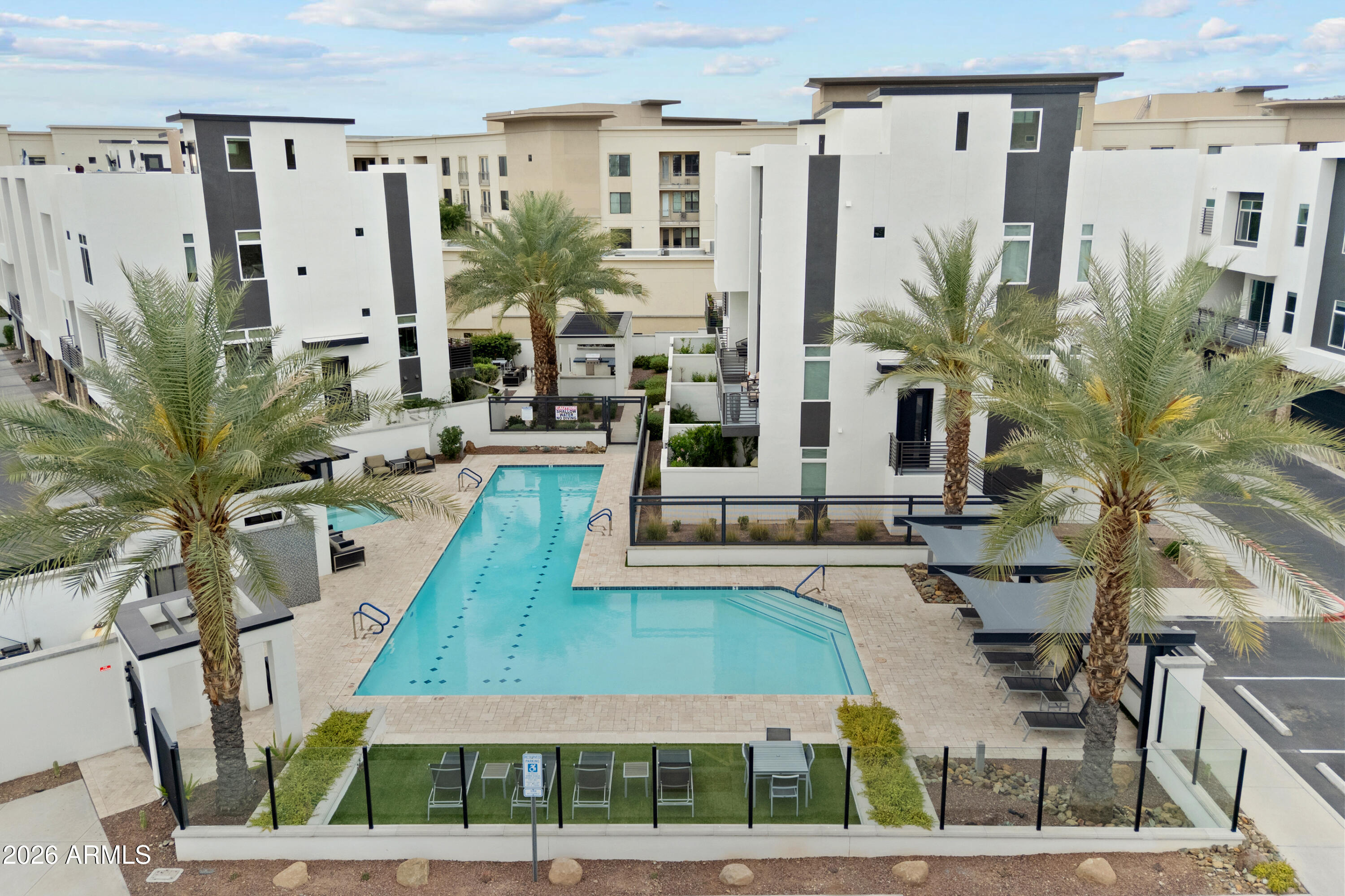 1717 E MORTEN Avenue 3