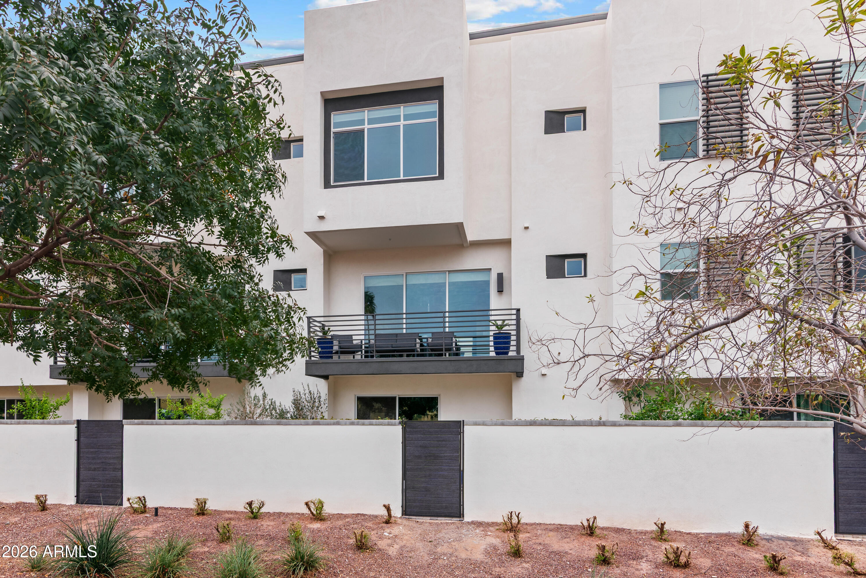 1717 E MORTEN Avenue 3