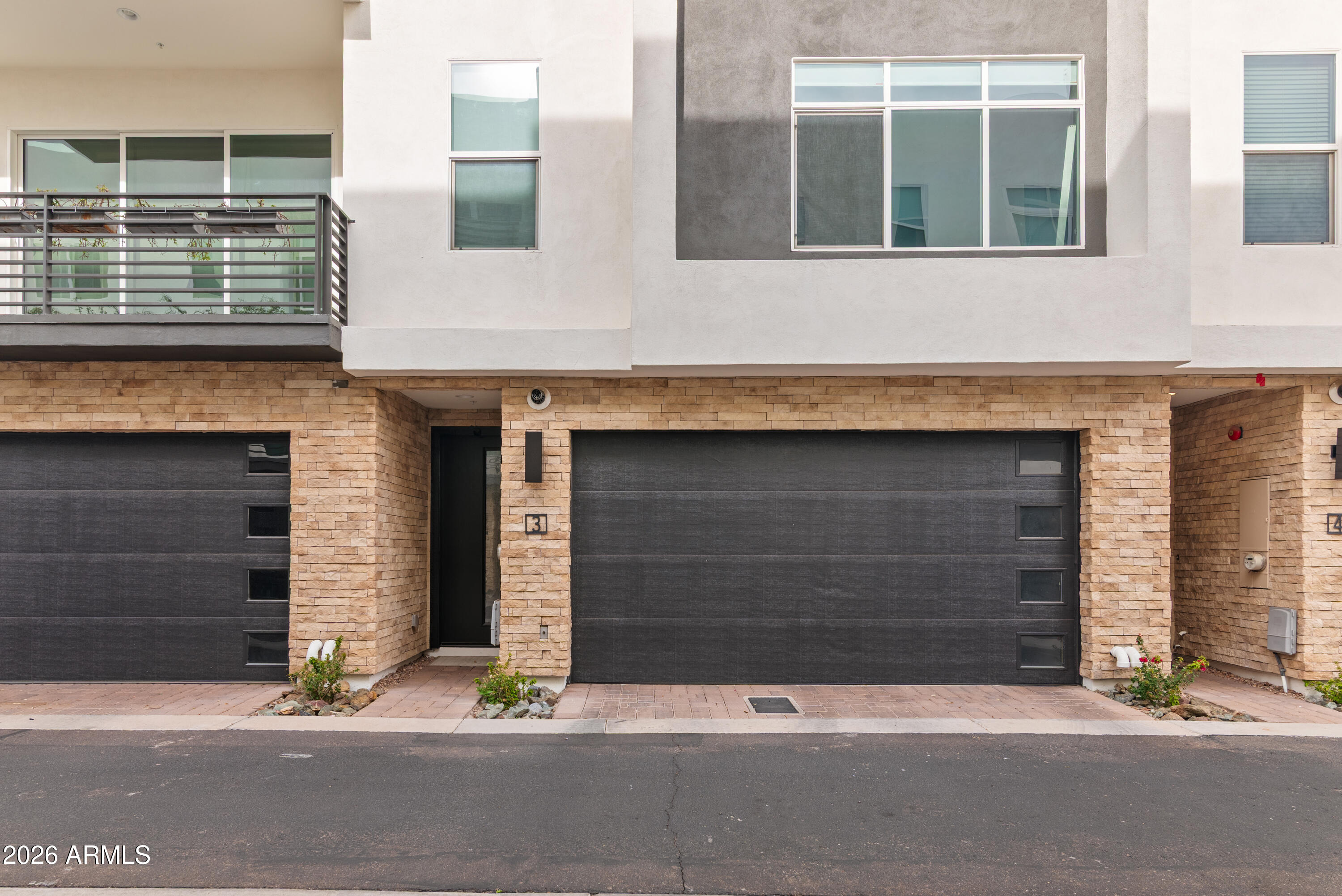 1717 E MORTEN Avenue 3