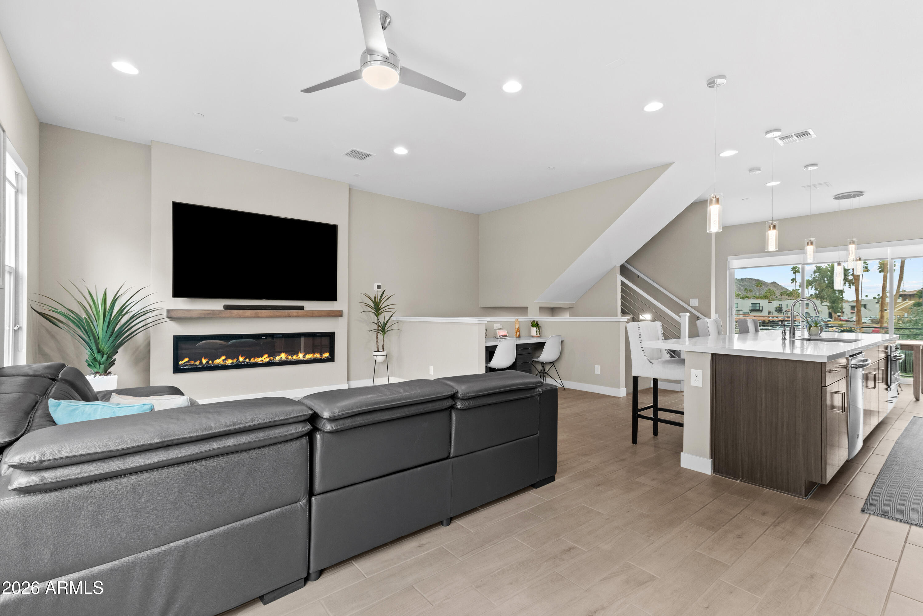 1717 E MORTEN Avenue 3