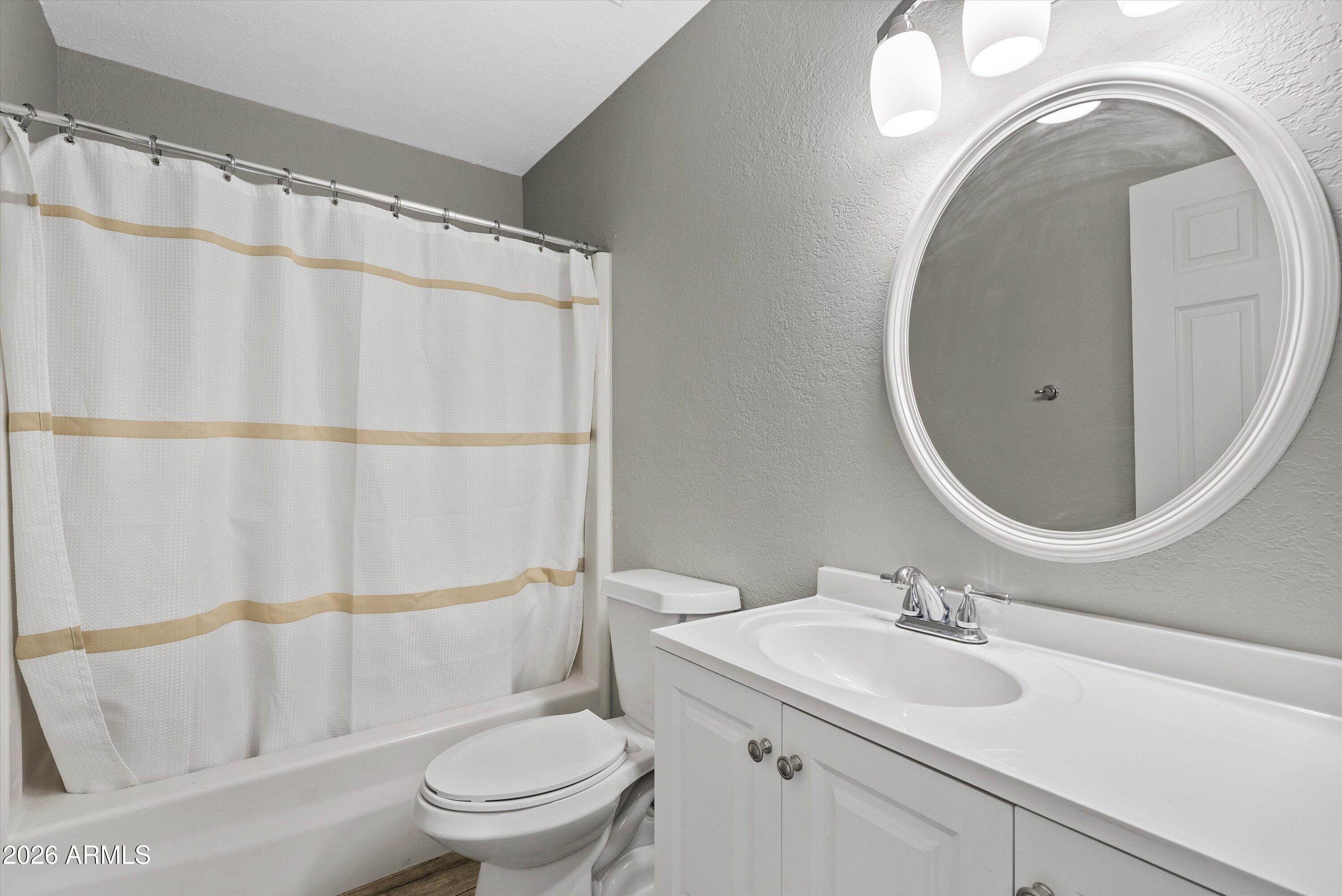 2232 W LINDNER Avenue 4