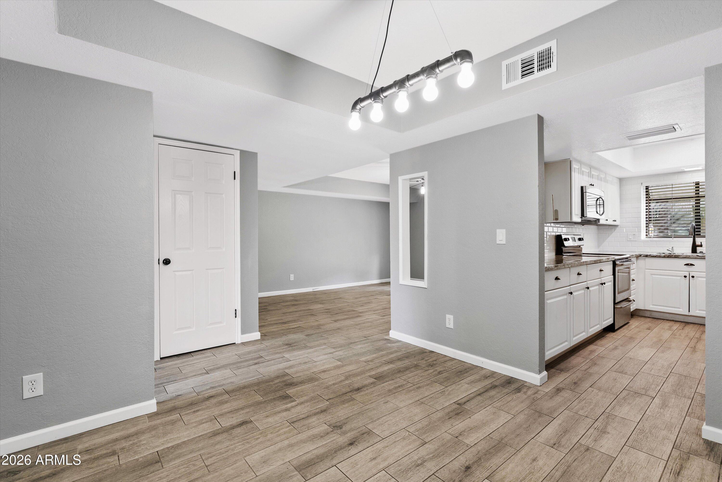 2232 W LINDNER Avenue 4