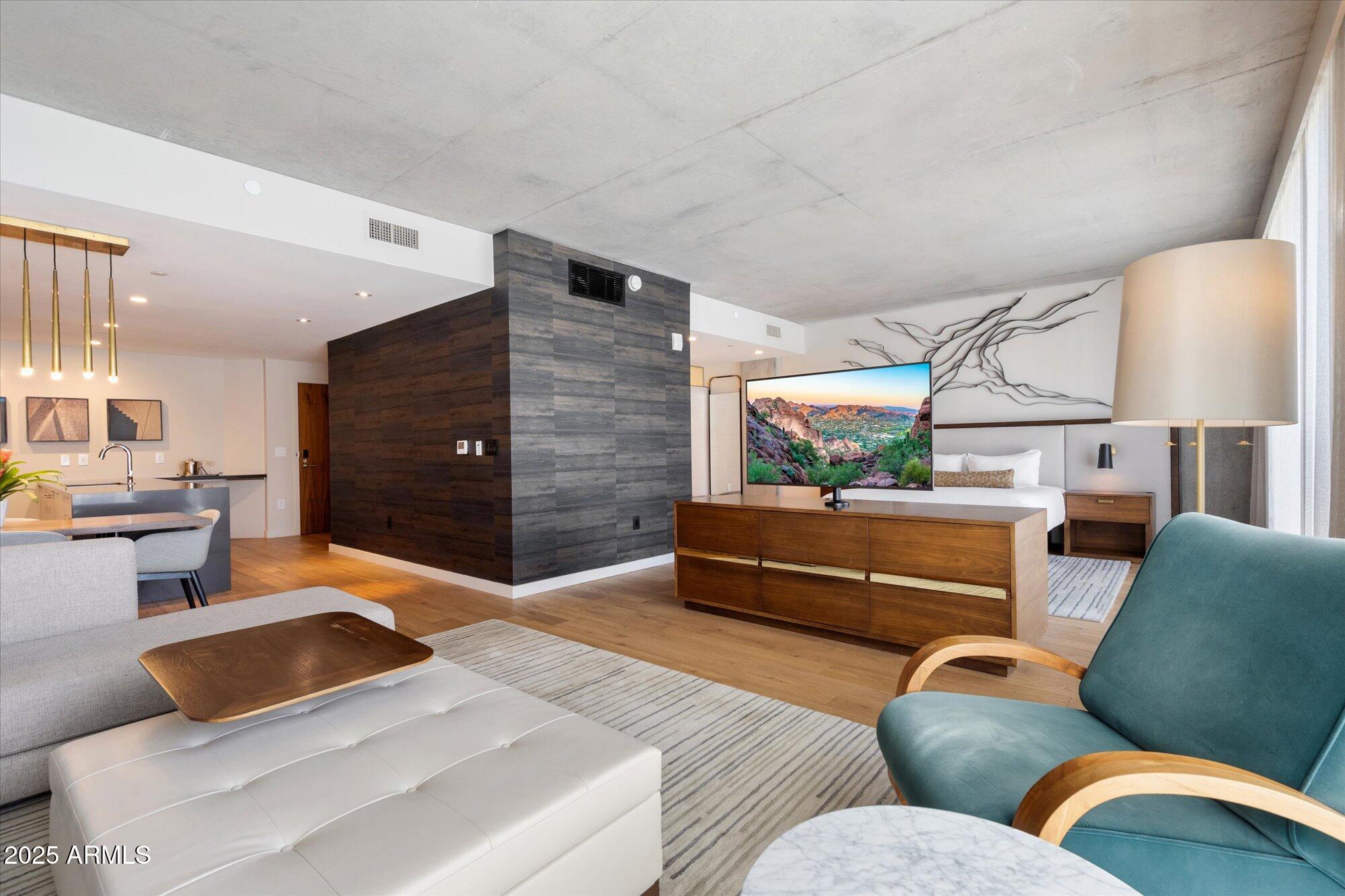 5455 E LINCOLN Drive 2009