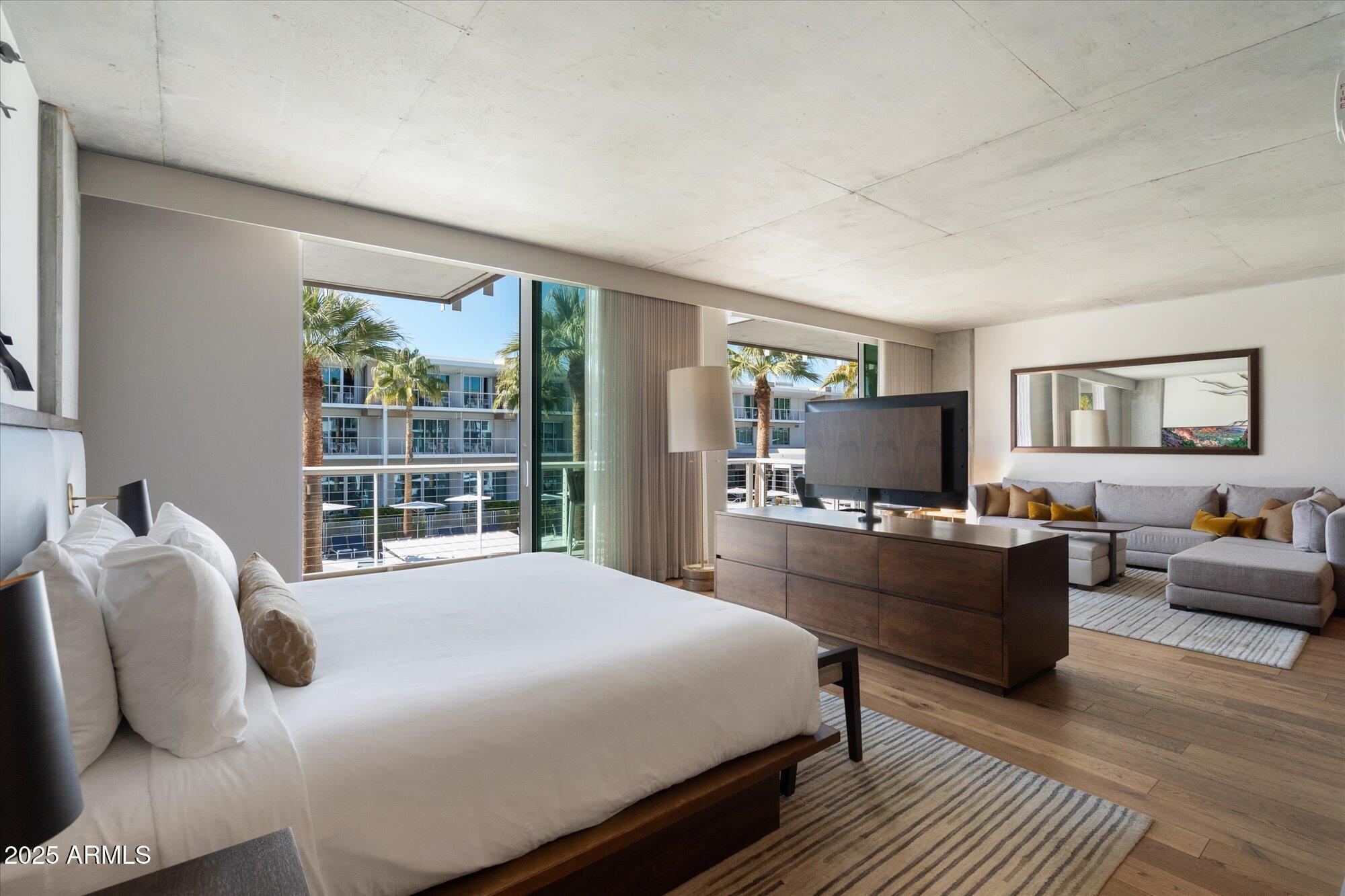 5455 E LINCOLN Drive 2009