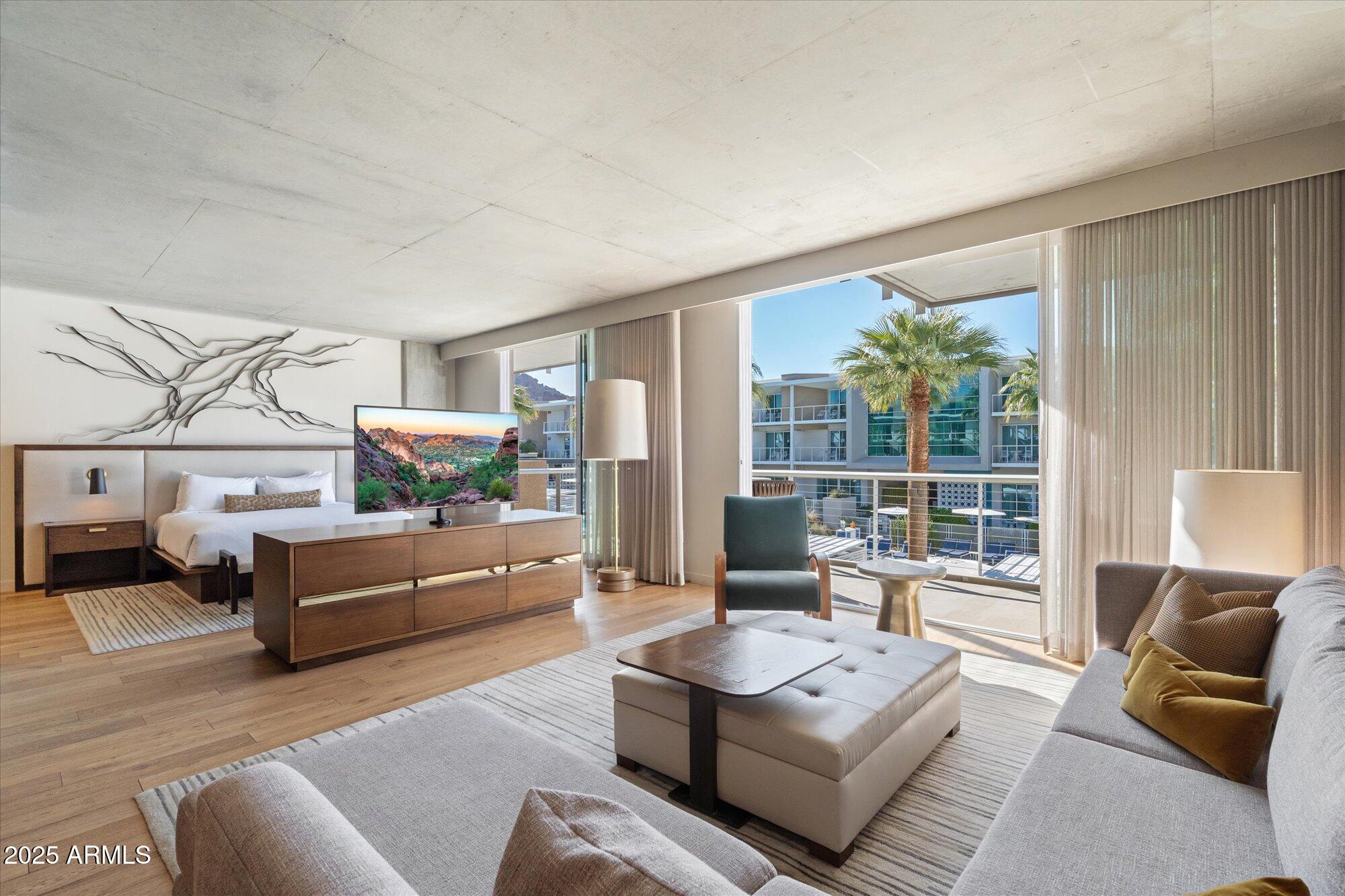 5455 E LINCOLN Drive 2009