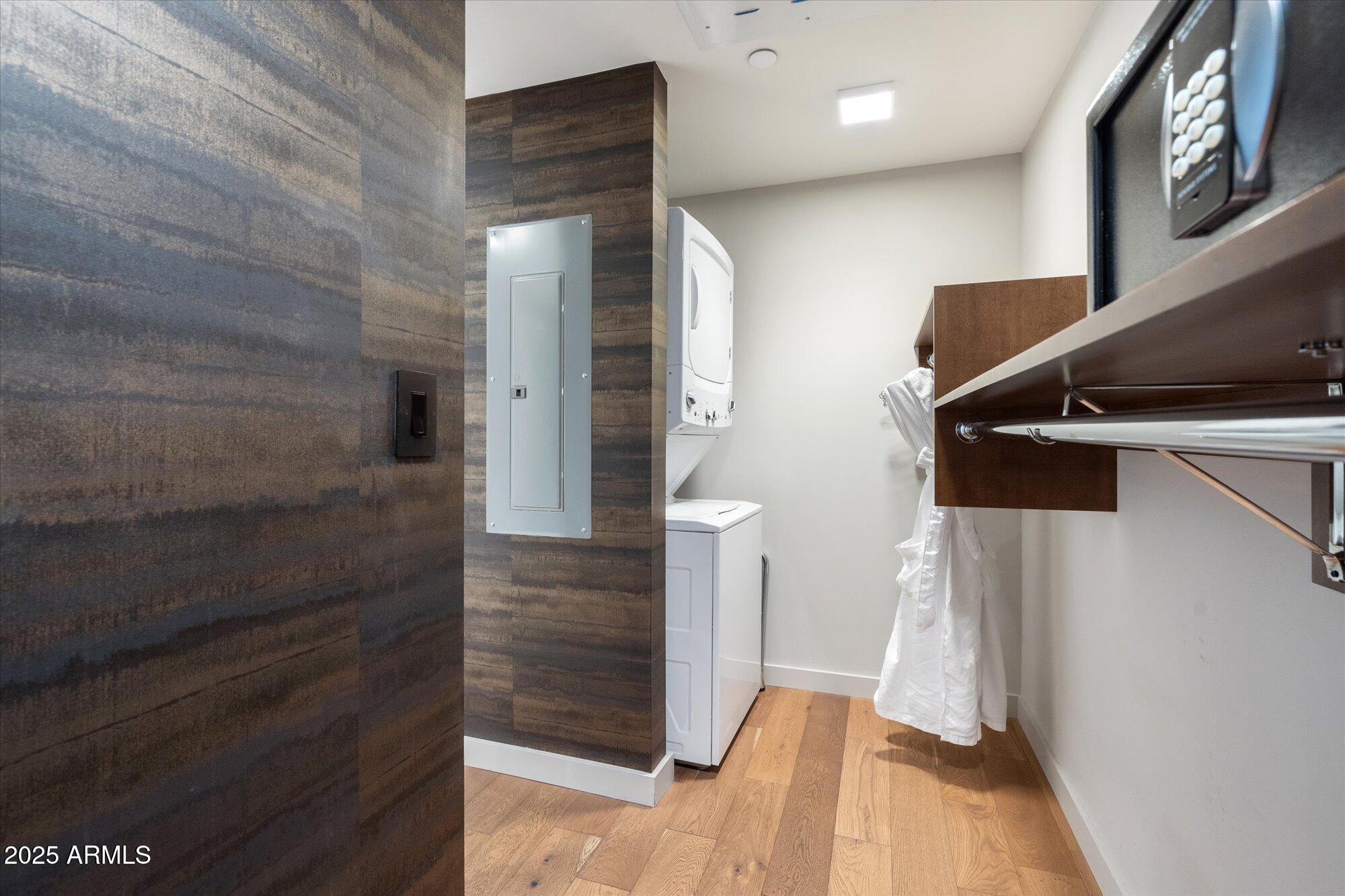 5455 E LINCOLN Drive 2009