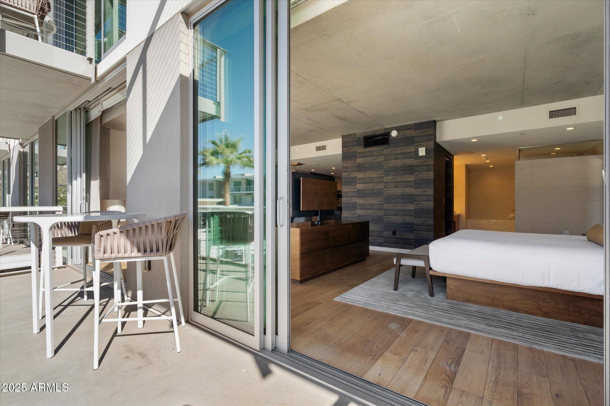 5455 E LINCOLN Drive 2009