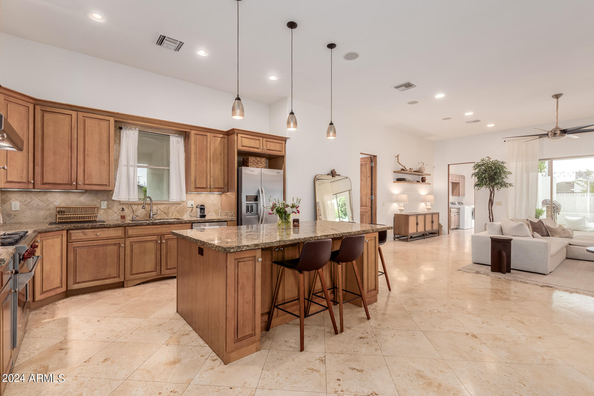 1953 E MONTEBELLO Avenue