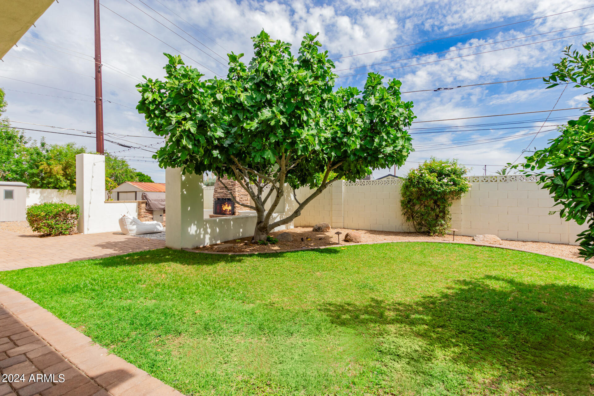 1953 E MONTEBELLO Avenue