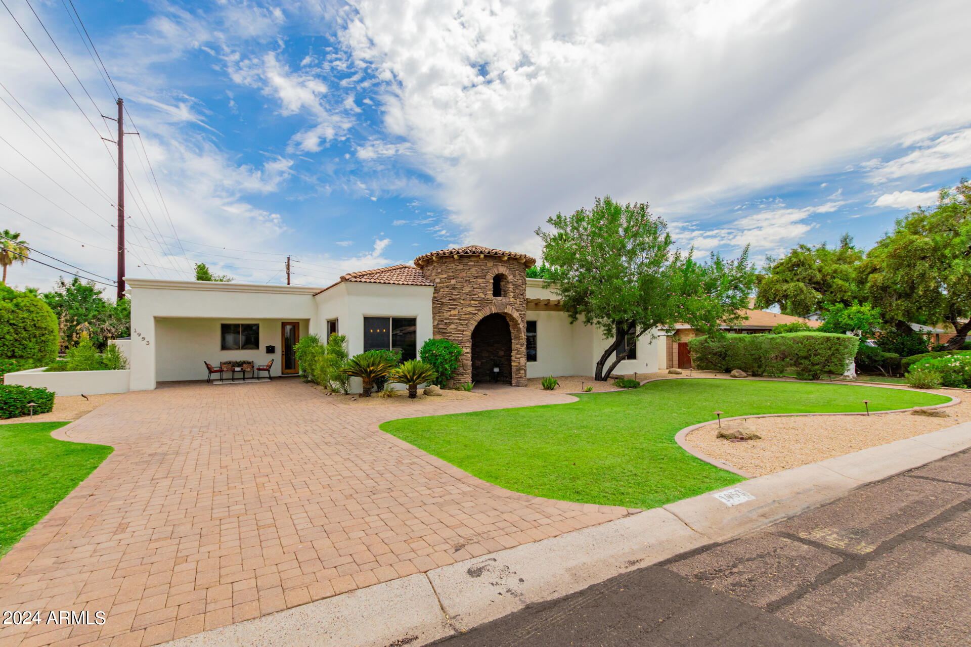 1953 E MONTEBELLO Avenue