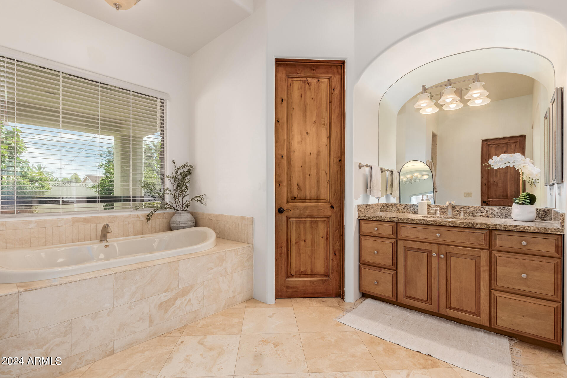 1953 E MONTEBELLO Avenue