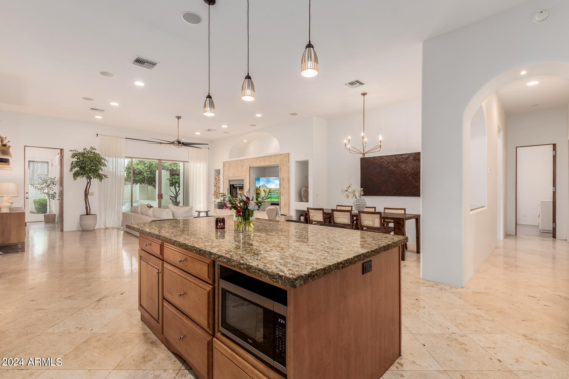 1953 E MONTEBELLO Avenue