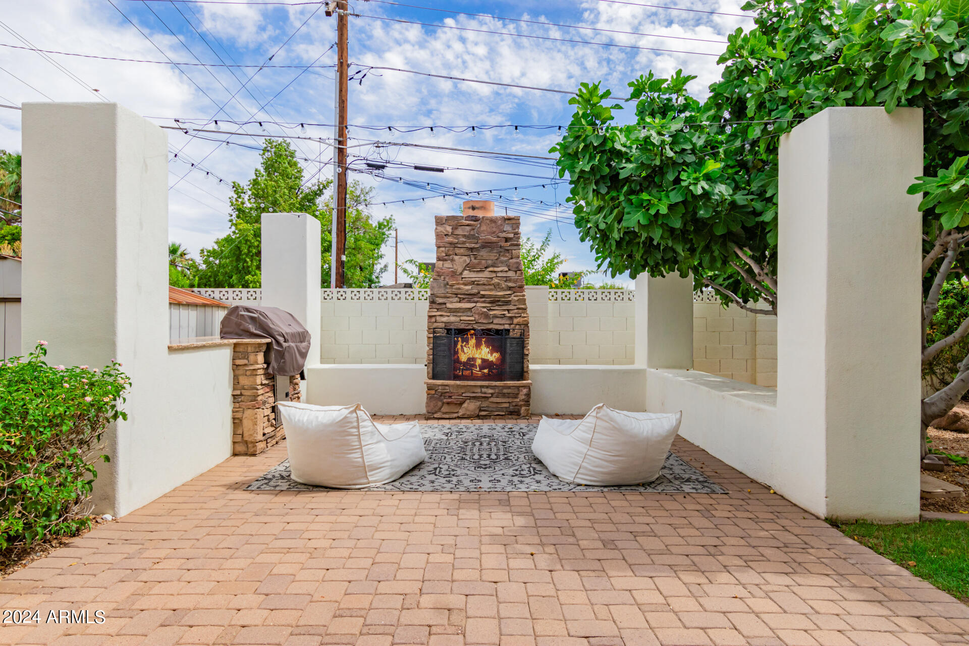 1953 E MONTEBELLO Avenue