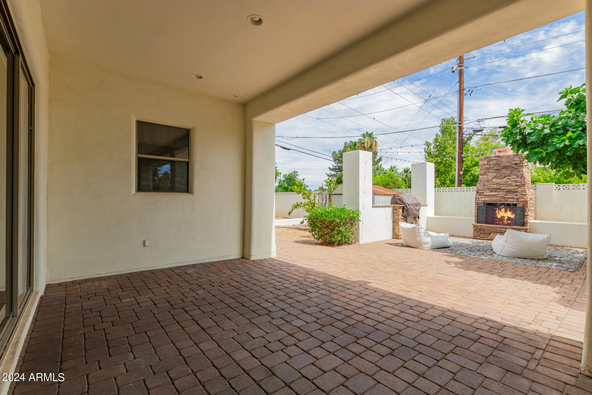 1953 E MONTEBELLO Avenue