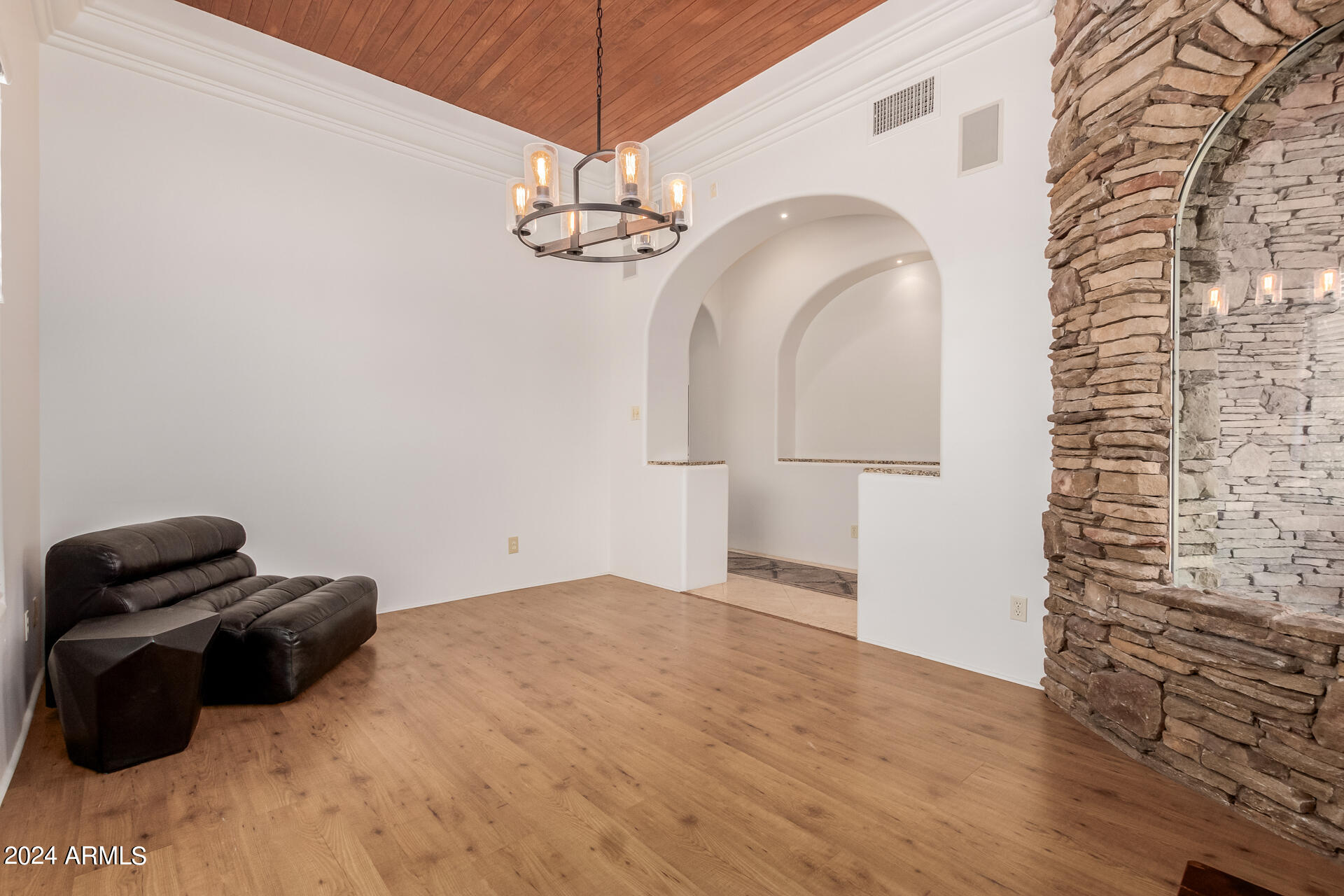 1953 E MONTEBELLO Avenue