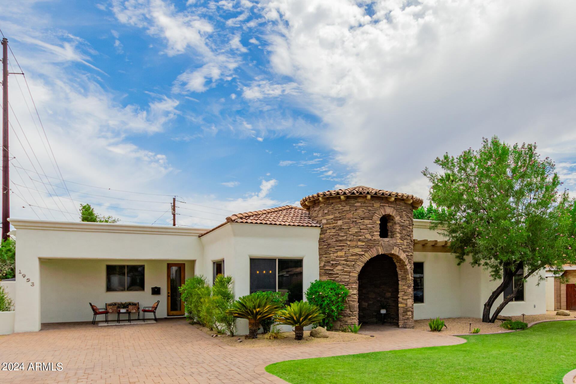 1953 E MONTEBELLO Avenue